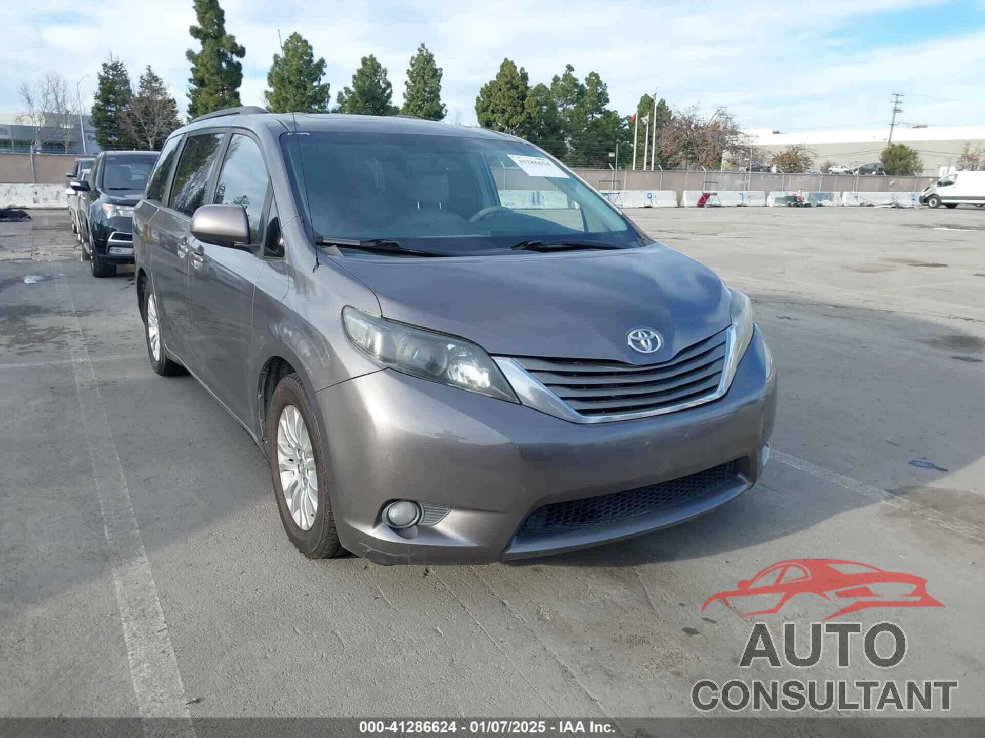 TOYOTA SIENNA 2013 - 5TDYK3DC8DS330863