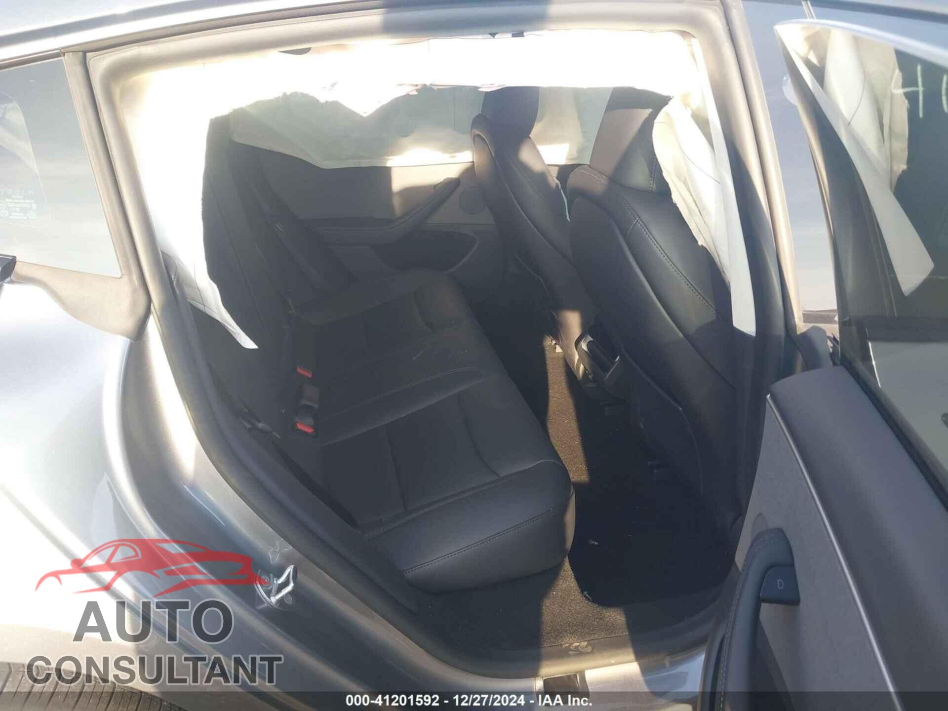 TESLA MODEL 3 2024 - 5YJ3E1EA8RF869143