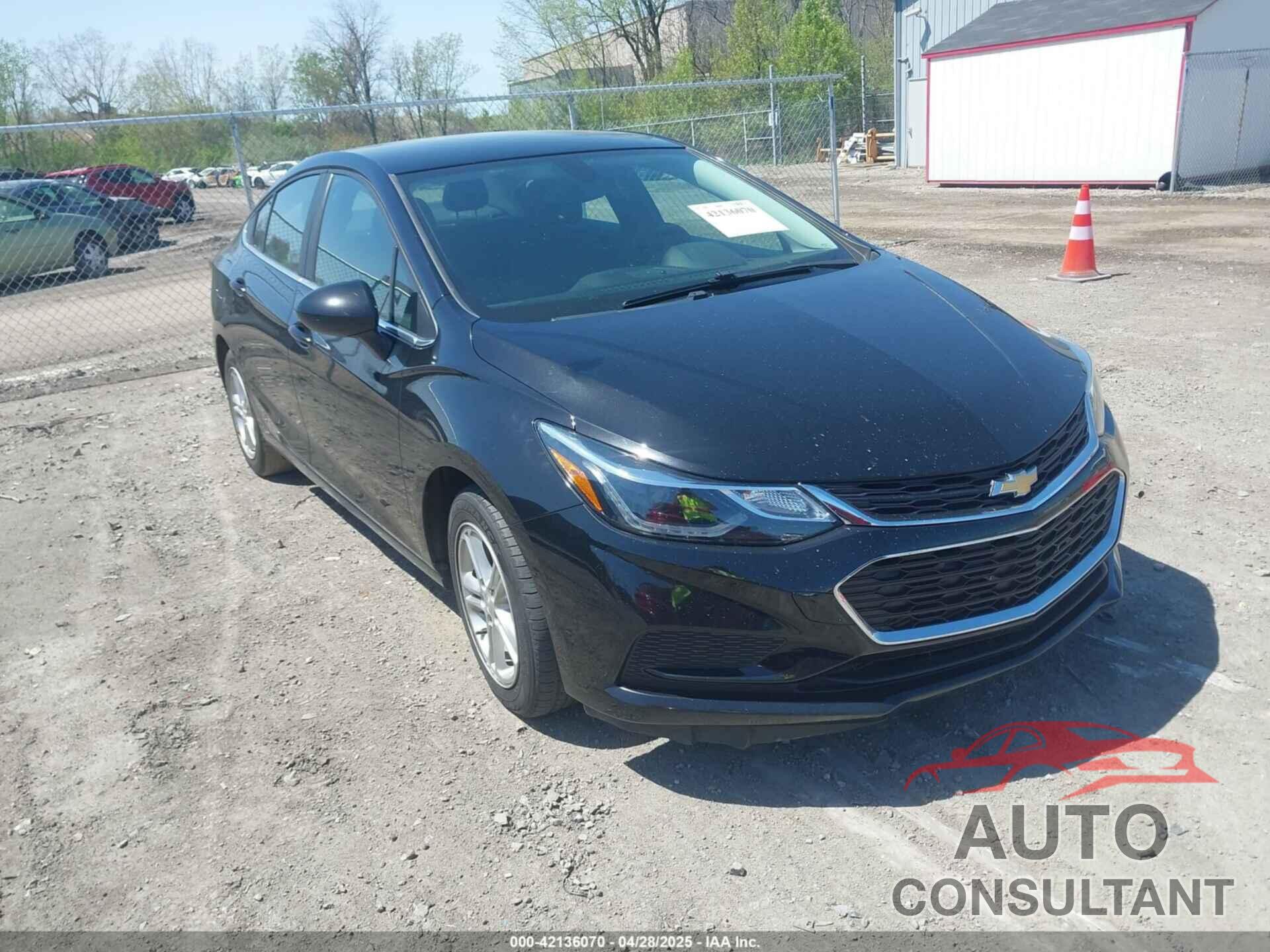CHEVROLET CRUZE 2018 - 1G1BE5SM2J7124408