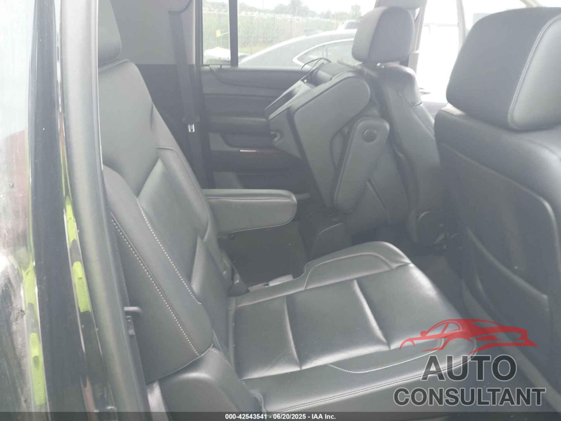 CHEVROLET SUBURBAN 1500 2015 - 1GNSKKKC8FR698374