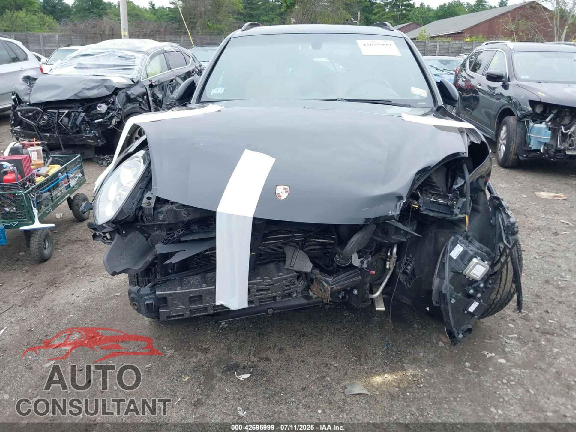 PORSCHE CAYENNE 2017 - WP1AA2A25HKA88944