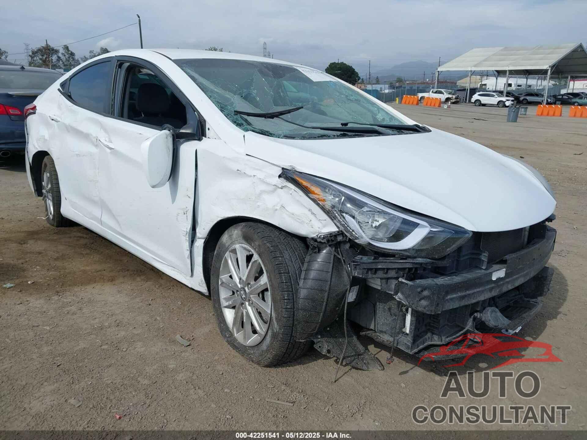 HYUNDAI ELANTRA 2015 - 5NPDH4AE7FH592021