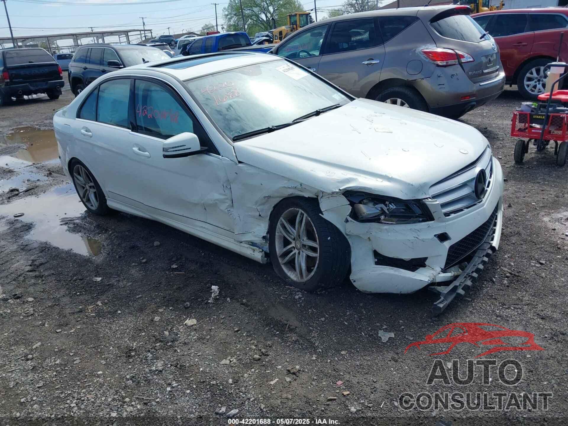 MERCEDES-BENZ C 300 2012 - WDDGF8BB2CA643903