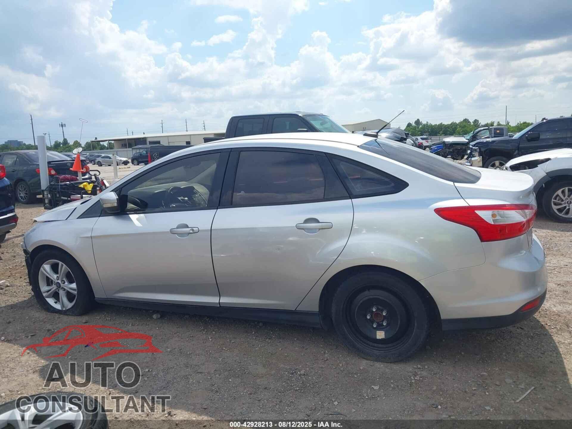 FORD FOCUS 2014 - 1FADP3F28EL392874