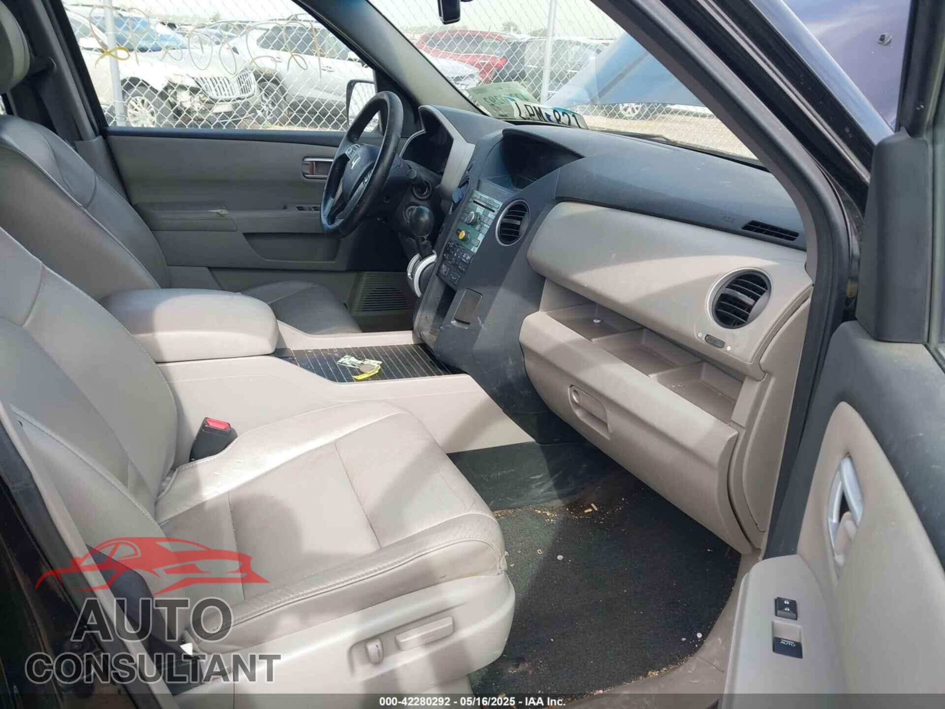 HONDA PILOT 2011 - 5FNYF4H56BB039978