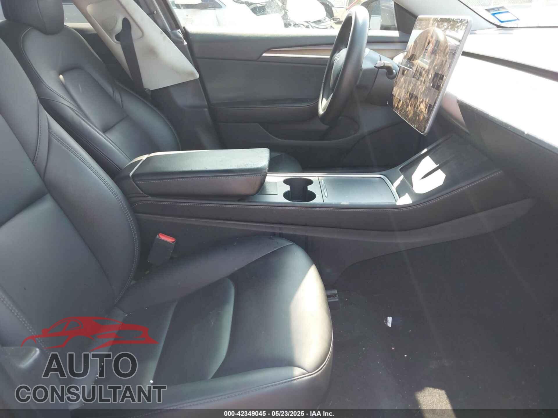 TESLA MODEL 3 2021 - 5YJ3E1EA5MF099511