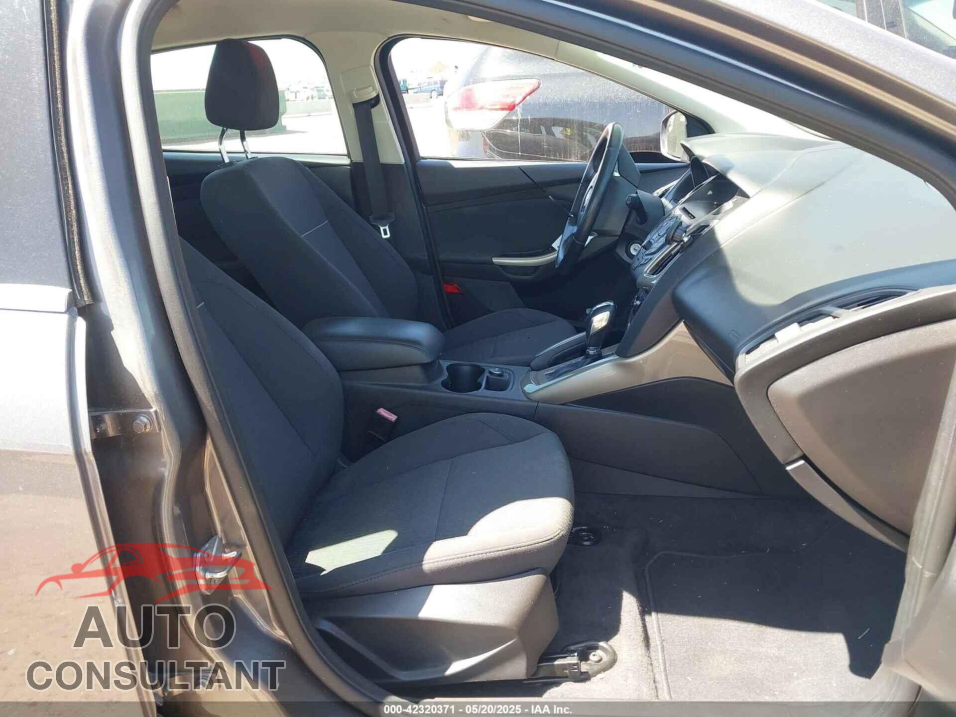 FORD FOCUS 2012 - 1FAHP3M22CL285384