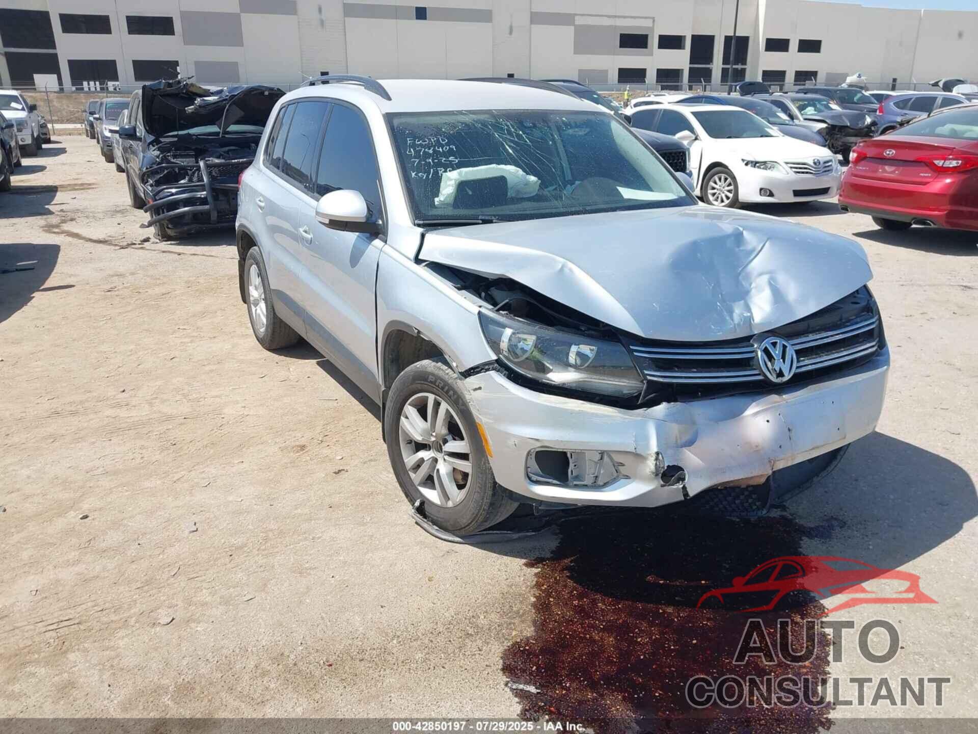 VOLKSWAGEN TIGUAN 2017 - WVGAV7AX4HK006440