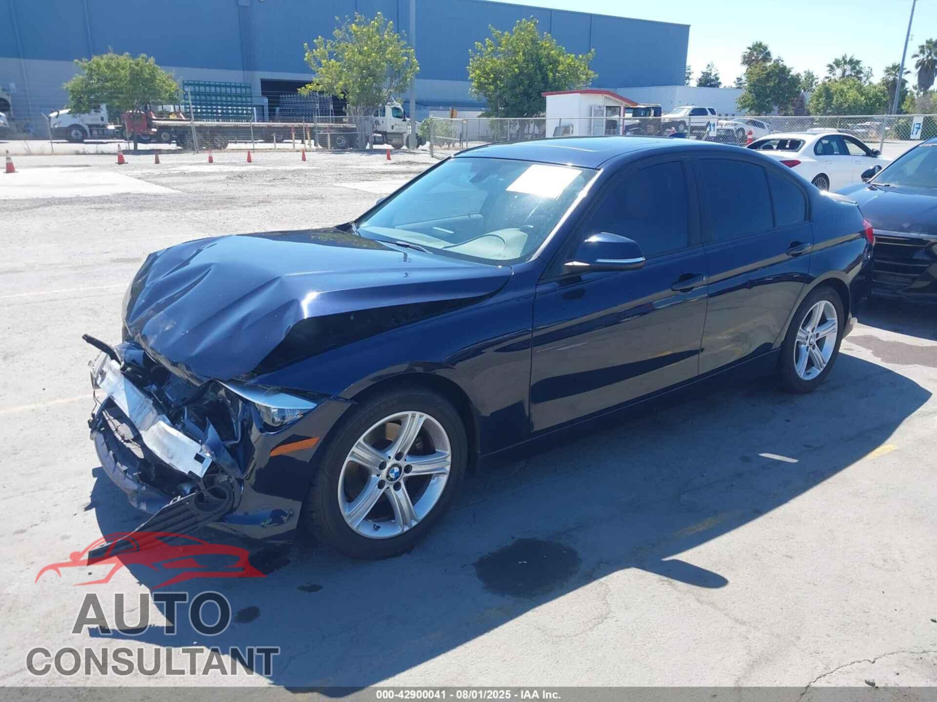 BMW 320I 2015 - WBA3B1G51FNT05109