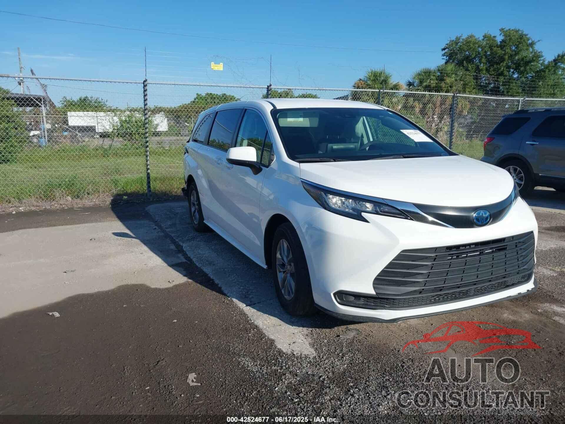 TOYOTA SIENNA 2022 - 5TDKRKEC5NS108129