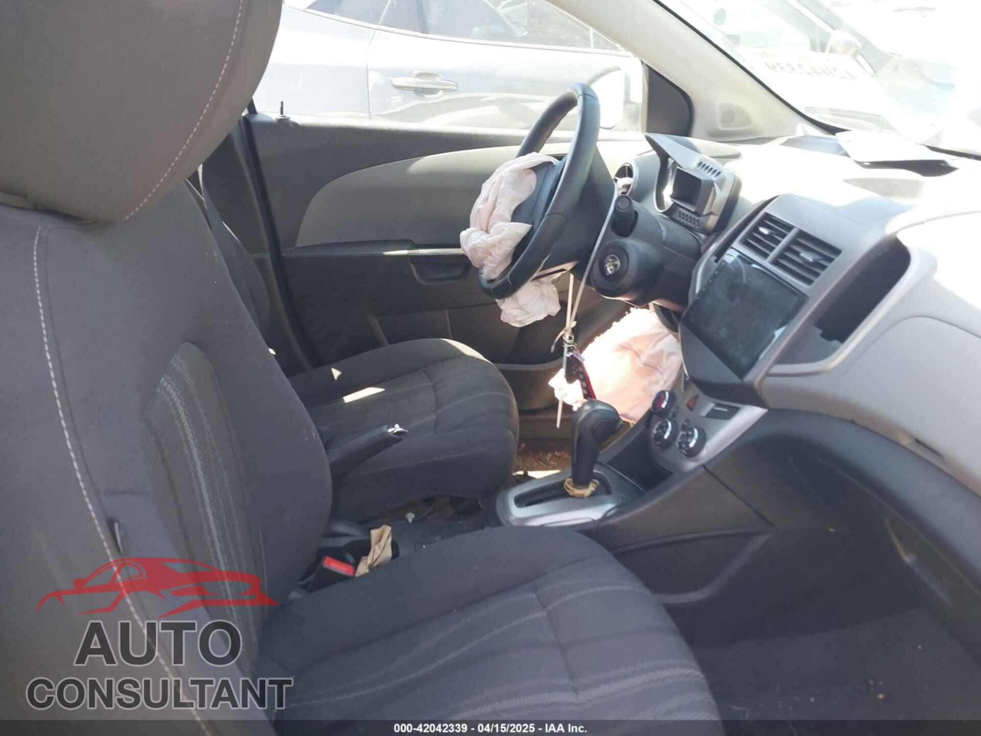CHEVROLET SONIC 2014 - 1G1JC5SH8E4169140
