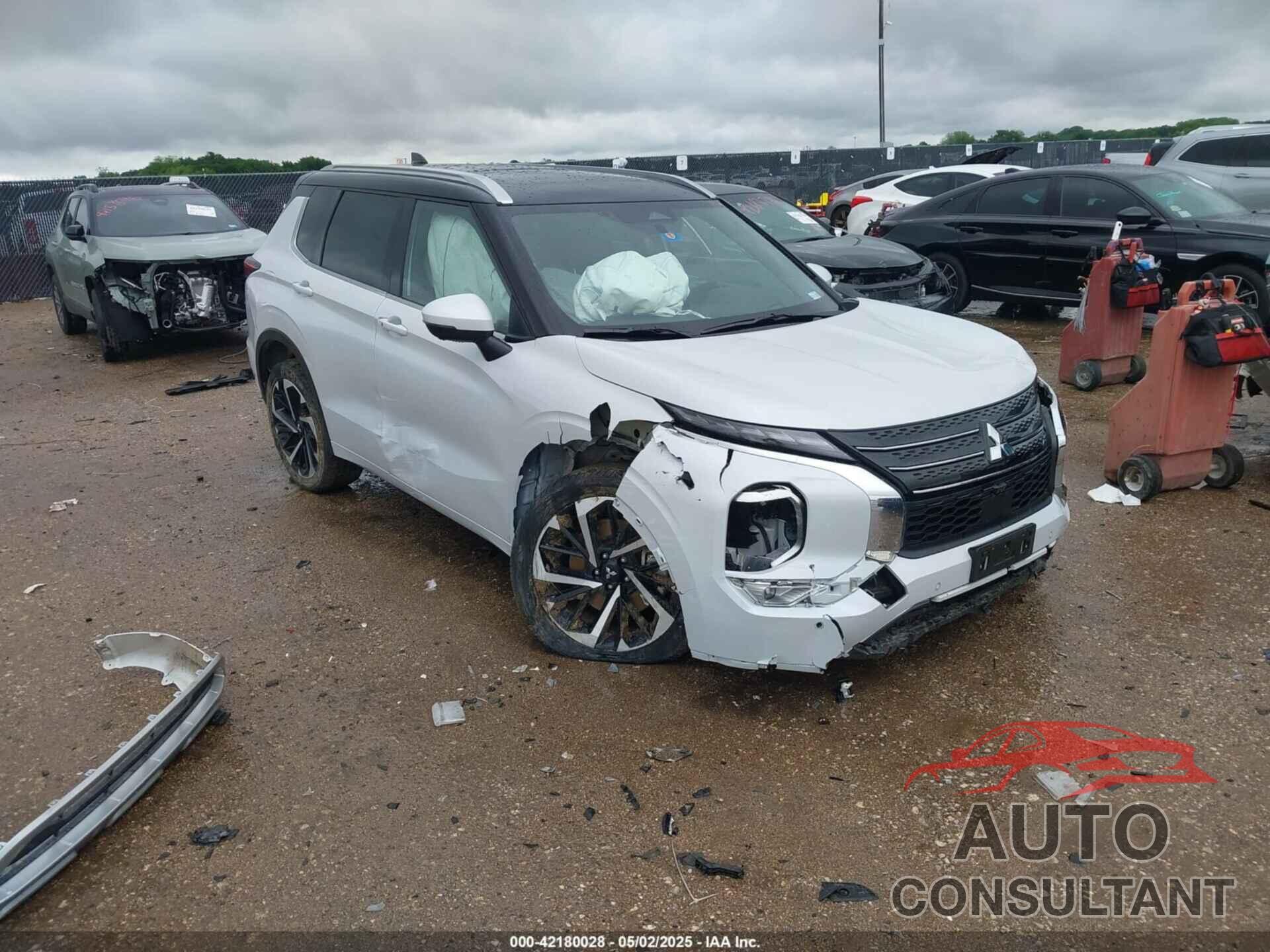 MITSUBISHI OUTLANDER 2023 - JA4J3VA80PZ022027