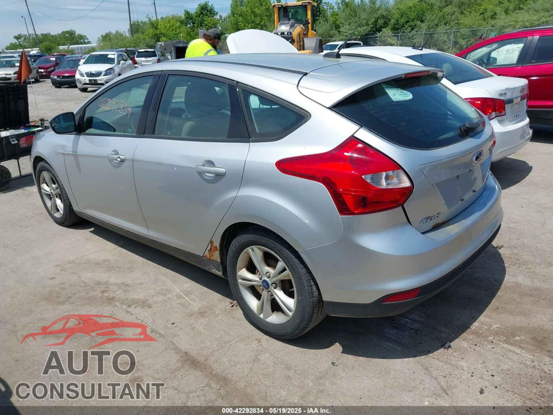 FORD FOCUS 2014 - 1FADP3K2XEL404562