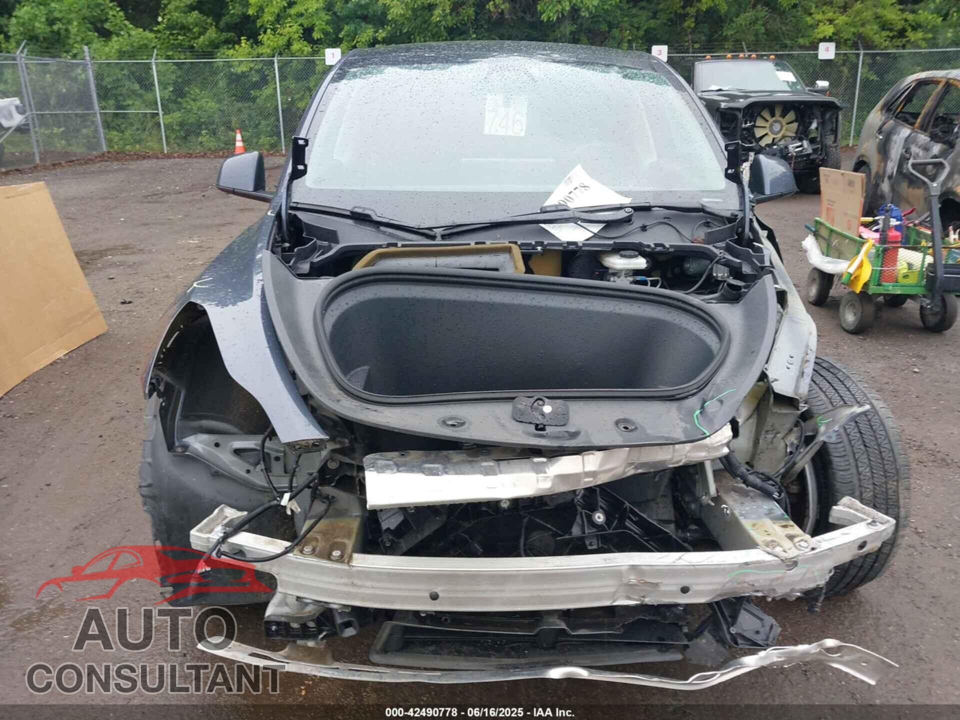 TESLA MODEL Y 2020 - 5YJYGDEE2LF048017