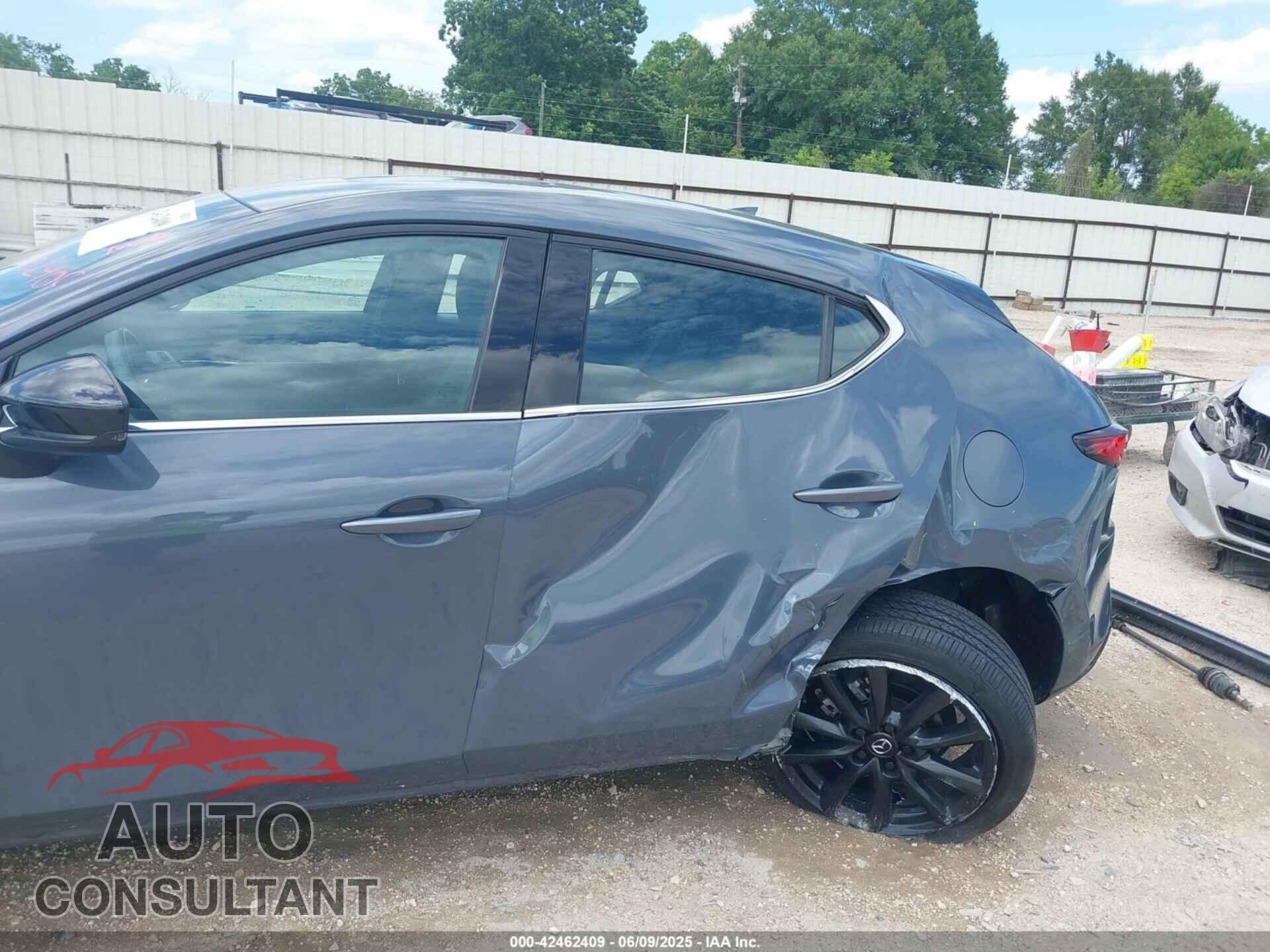 MAZDA MAZDA3 HATCHBACK 2023 - JM1BPBJY9P1621858