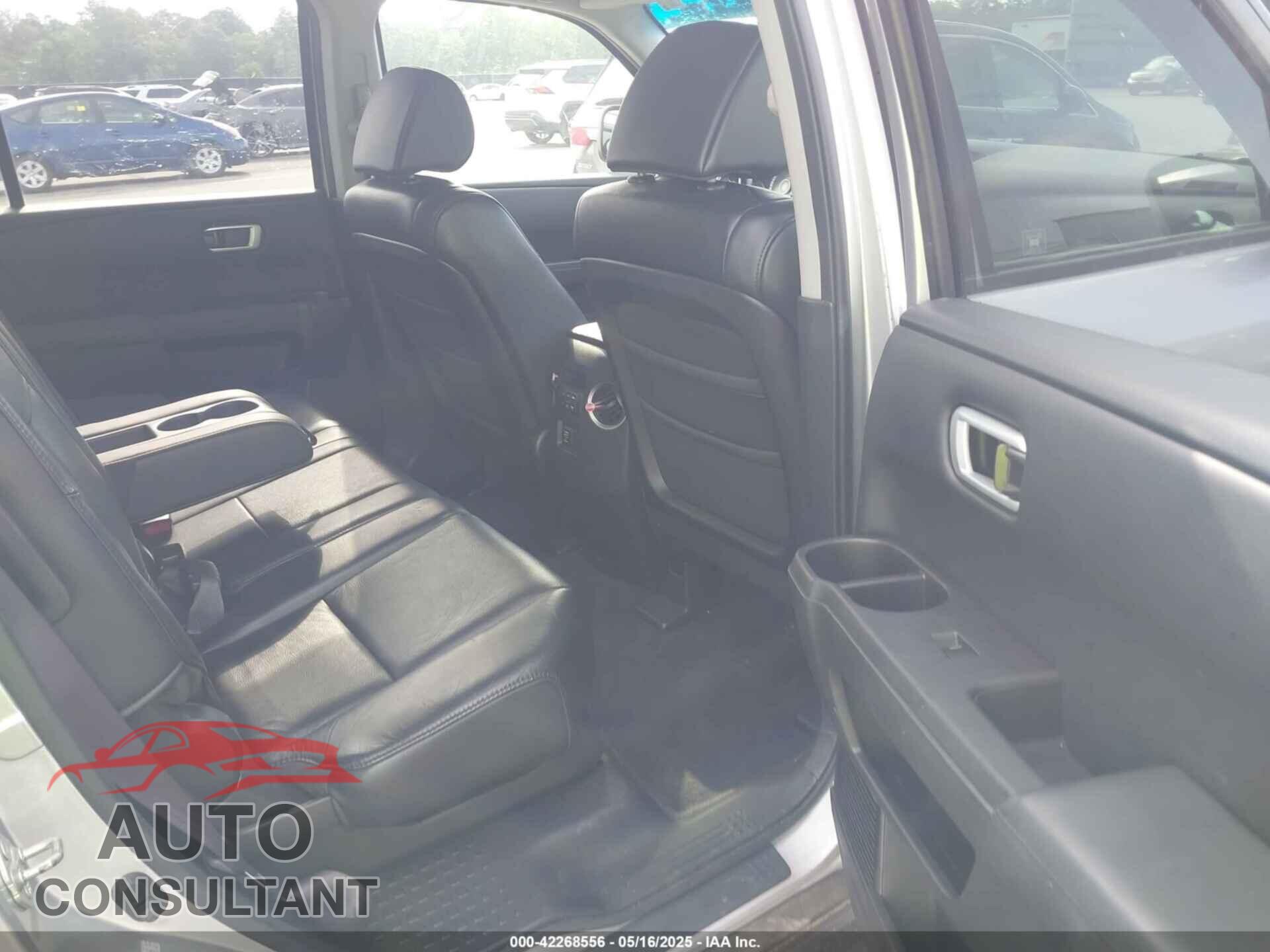 HONDA PILOT 2011 - 5FNYF3H5XBB005195