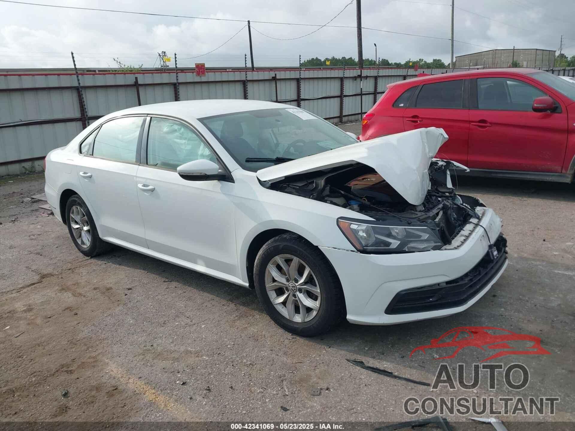 VOLKSWAGEN PASSAT 2018 - 1VWAA7A31JC007913