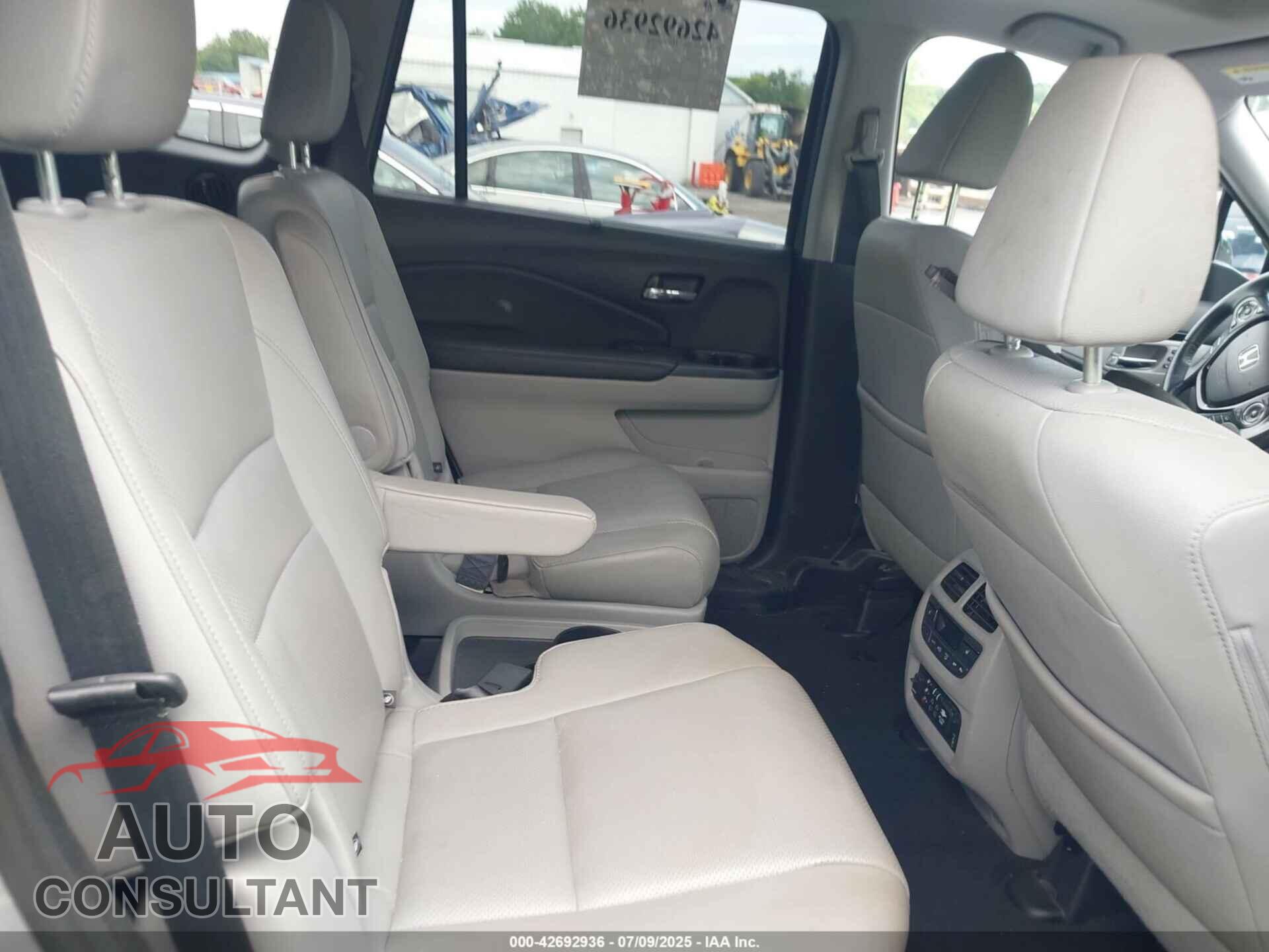 HONDA PILOT 2017 - 5FNYF6H07HB008876