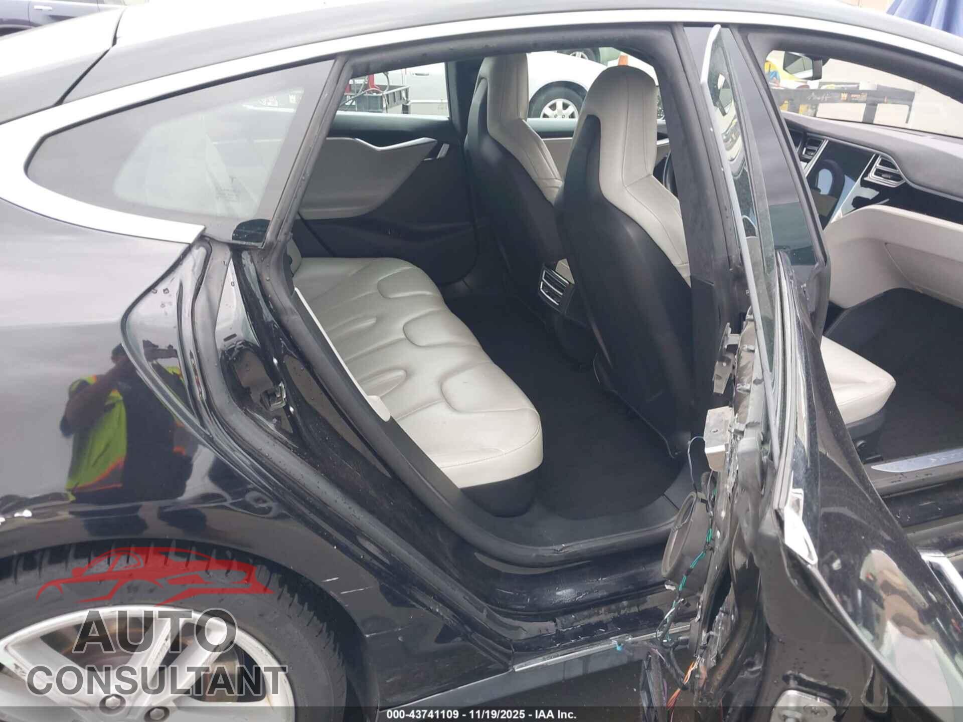 TESLA MODEL S 2015 - 5YJSA1E16FF107254