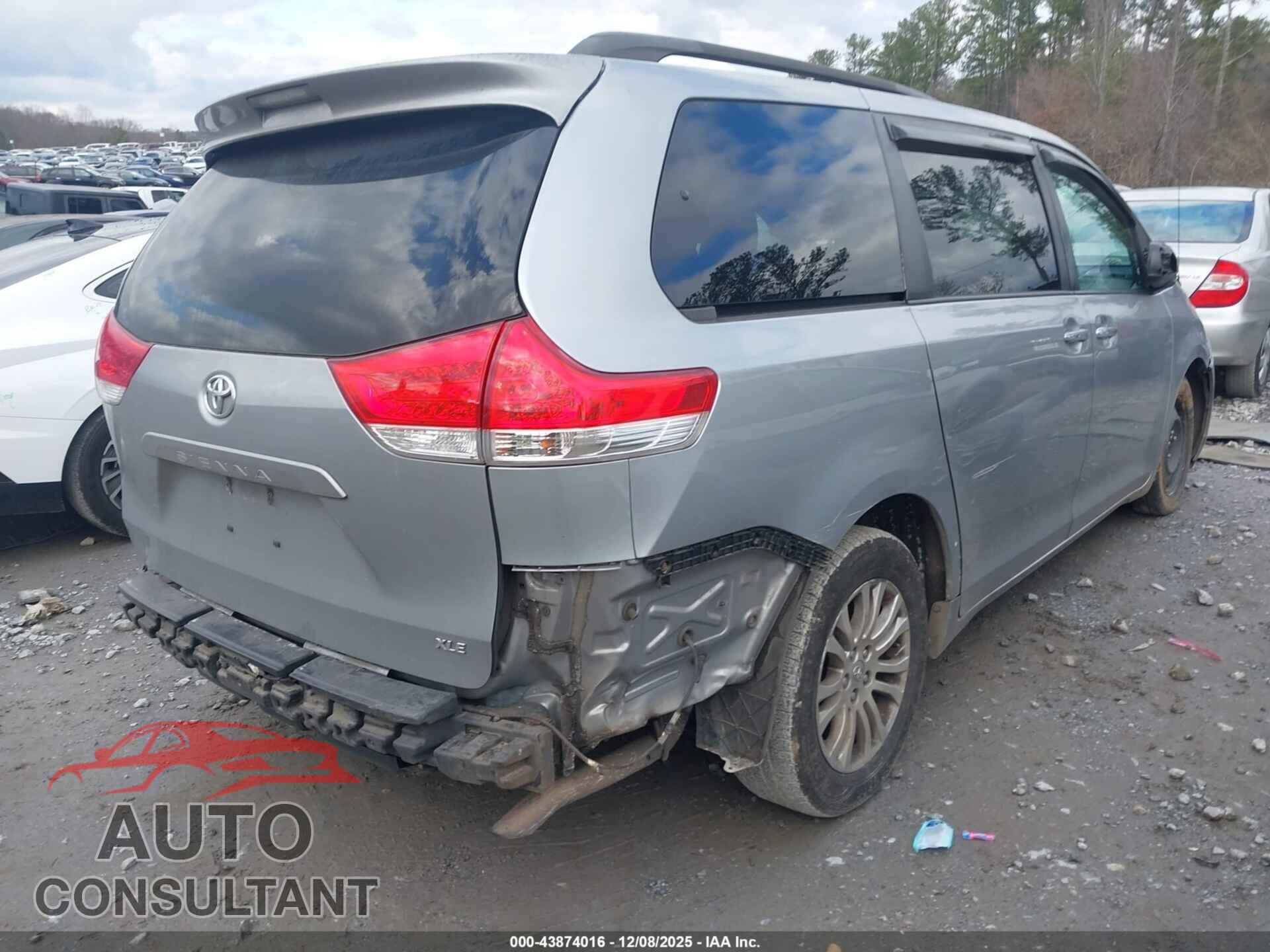 TOYOTA SIENNA 2013 - 5TDYK3DC8DS314677