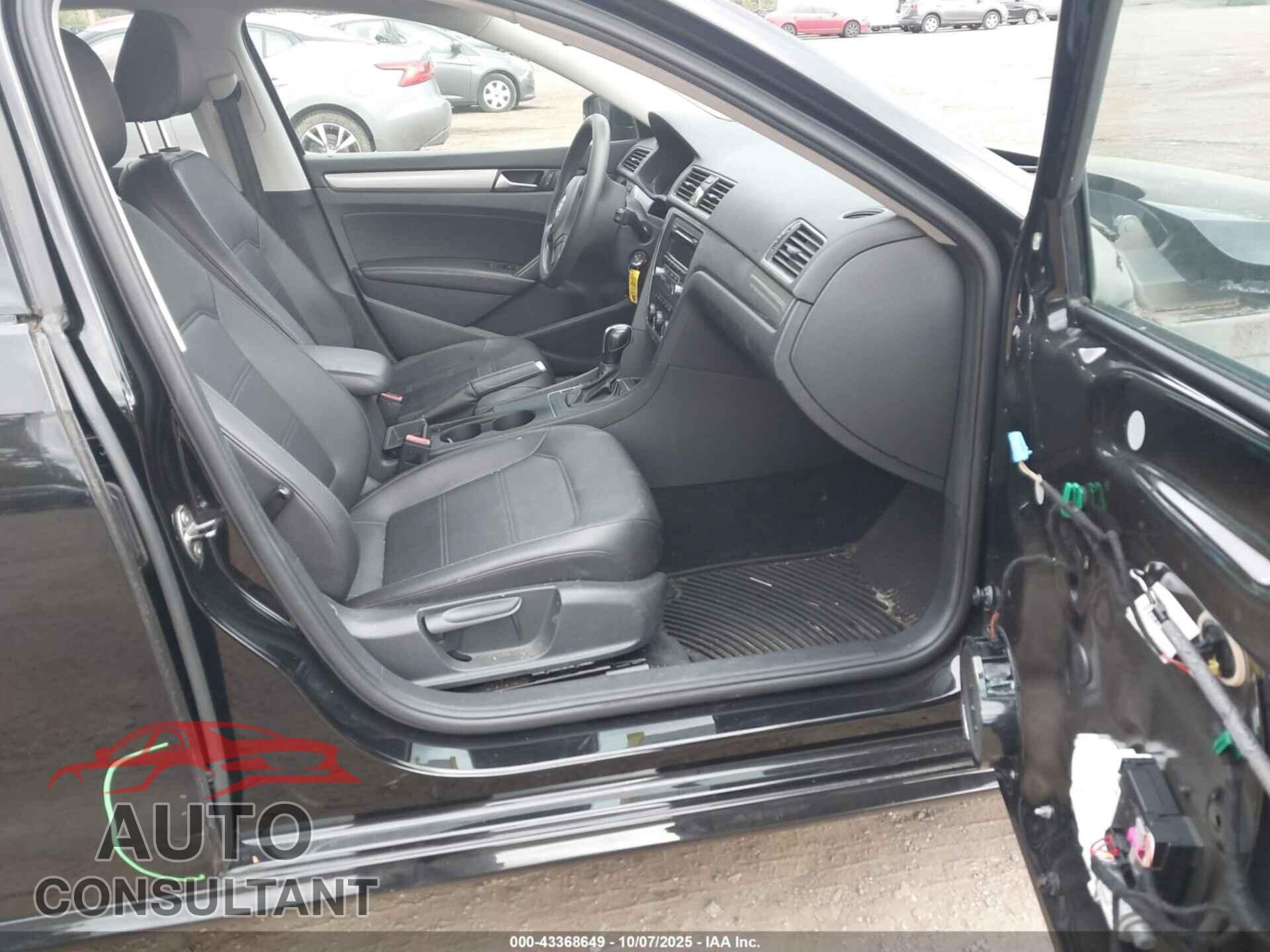 VOLKSWAGEN PASSAT 2013 - 1VWAP7A33DC134634