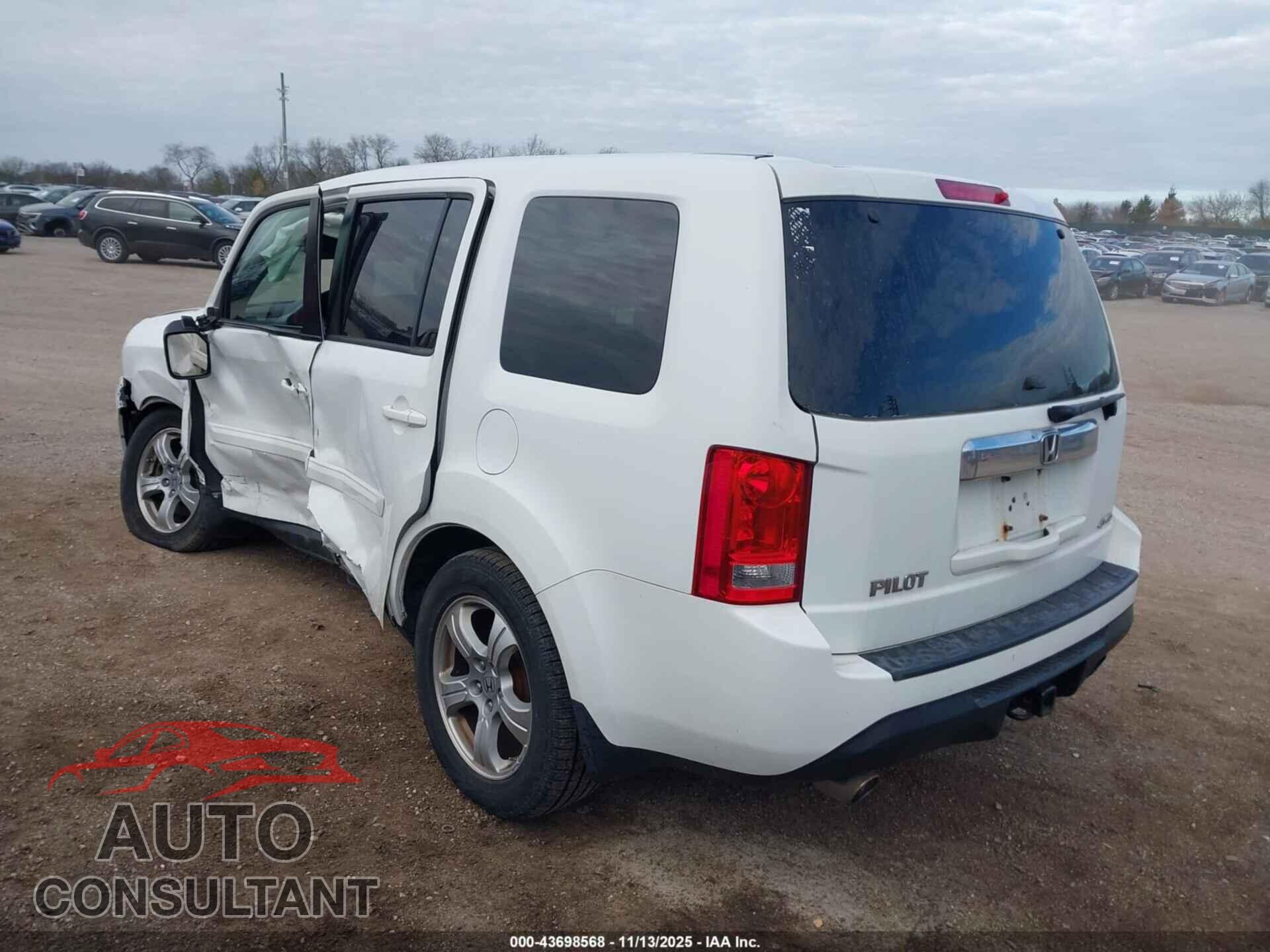HONDA PILOT 2015 - 5FNYF4H41FB028366