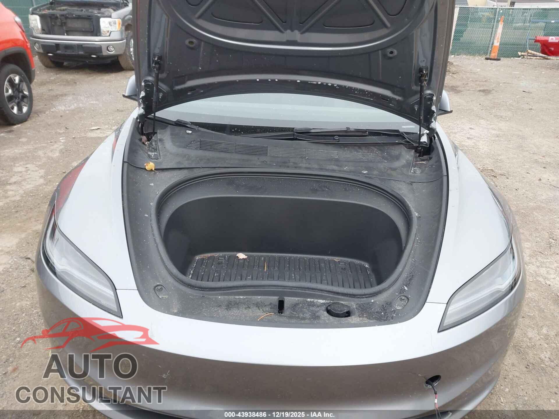 TESLA MODEL 3 2024 - 5YJ3E1EA5RF858780