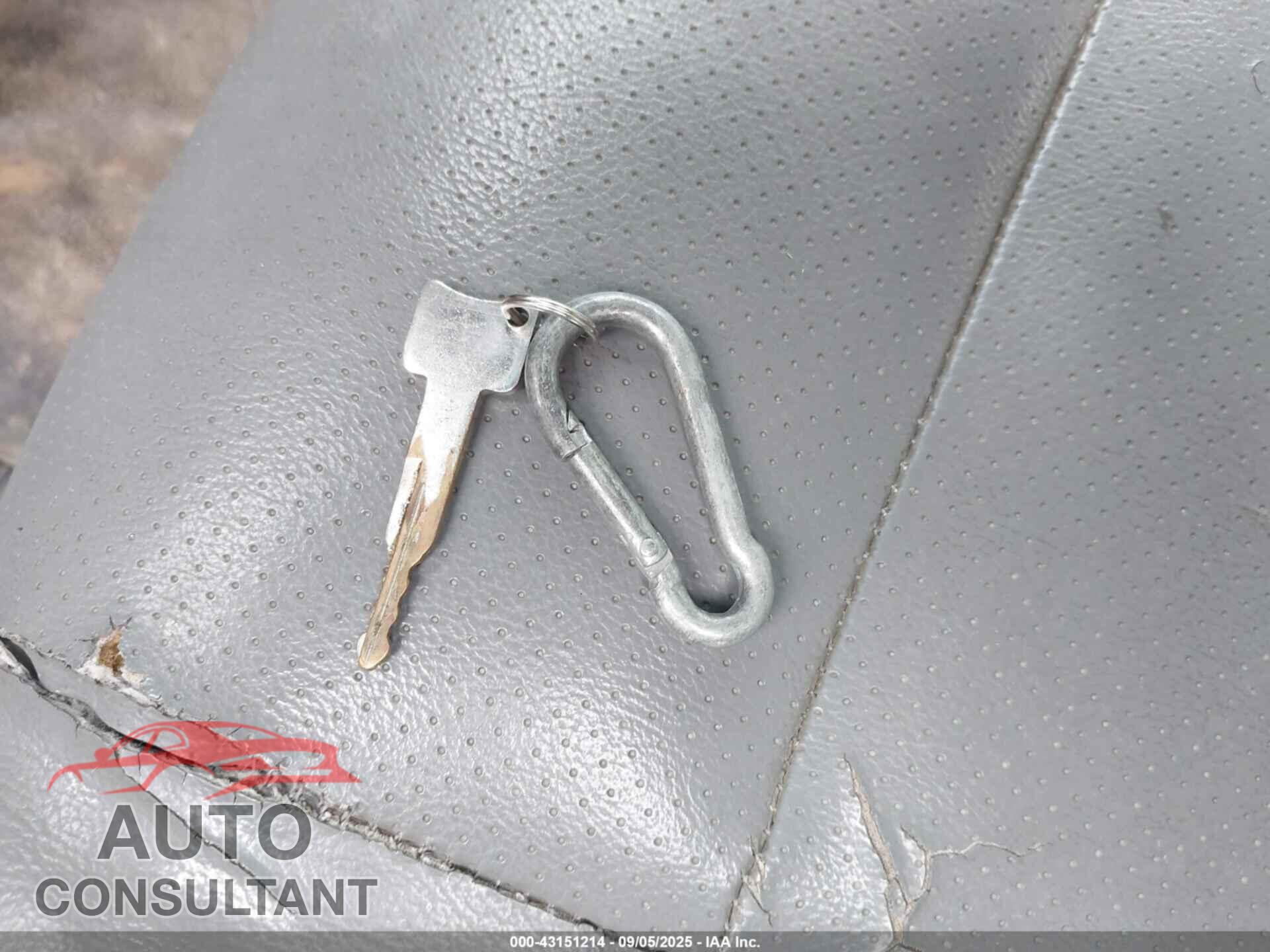 FORD E-350 SUPER DUTY 2011 - 1FBSS3BL3BDB09080