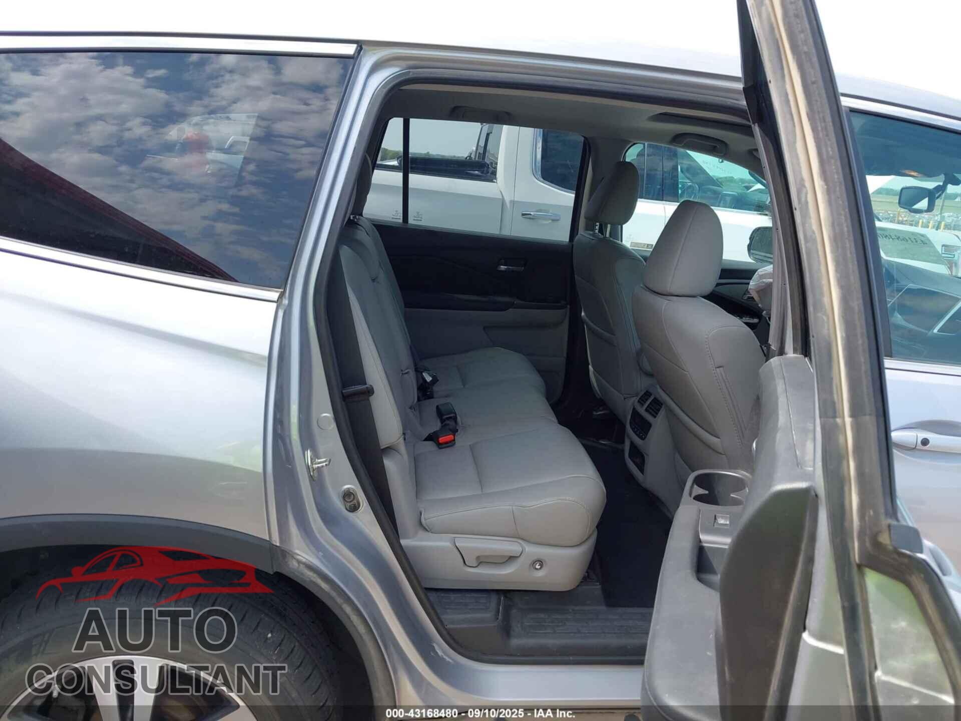 HONDA PILOT 2018 - 5FNYF6H59JB045137