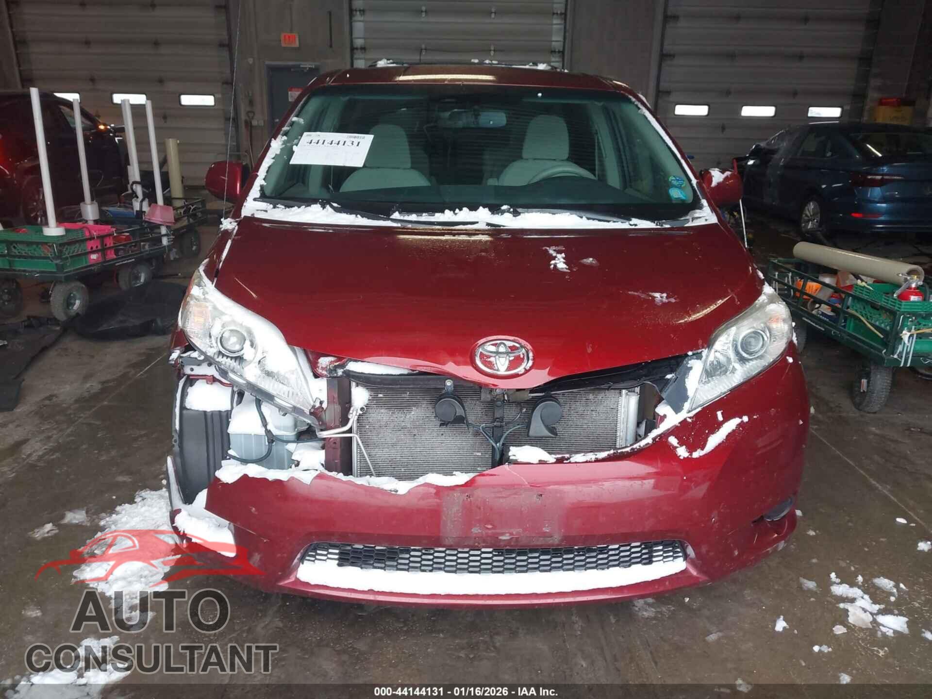 TOYOTA SIENNA 2011 - 5TDKK3DC4BS028733