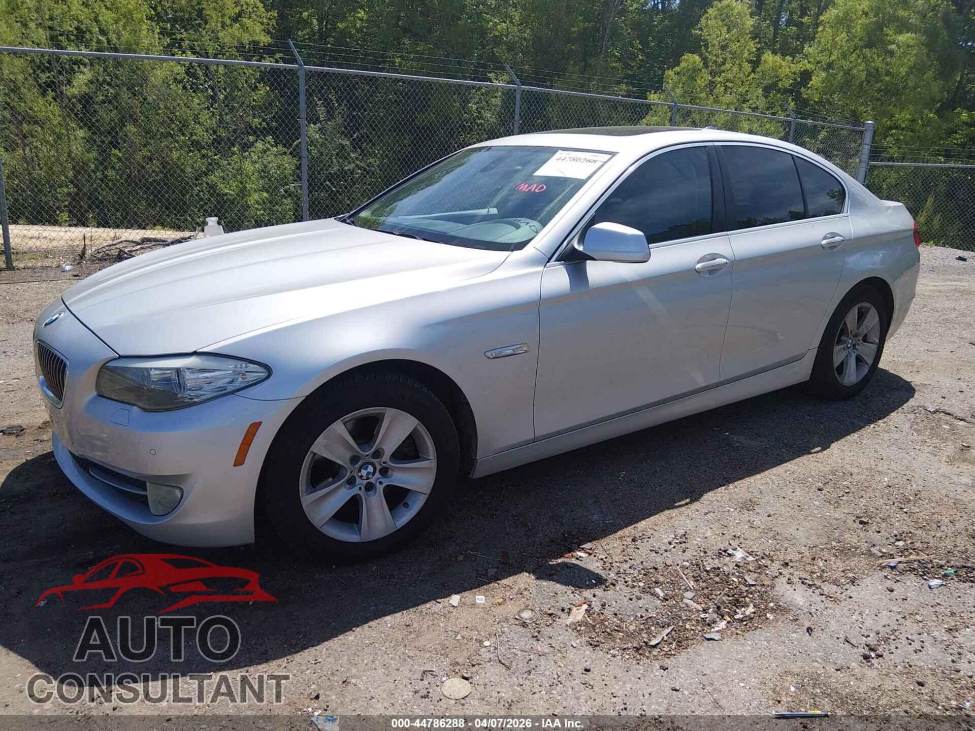 BMW 528I 2011 - WBAFR1C51BDJ97525