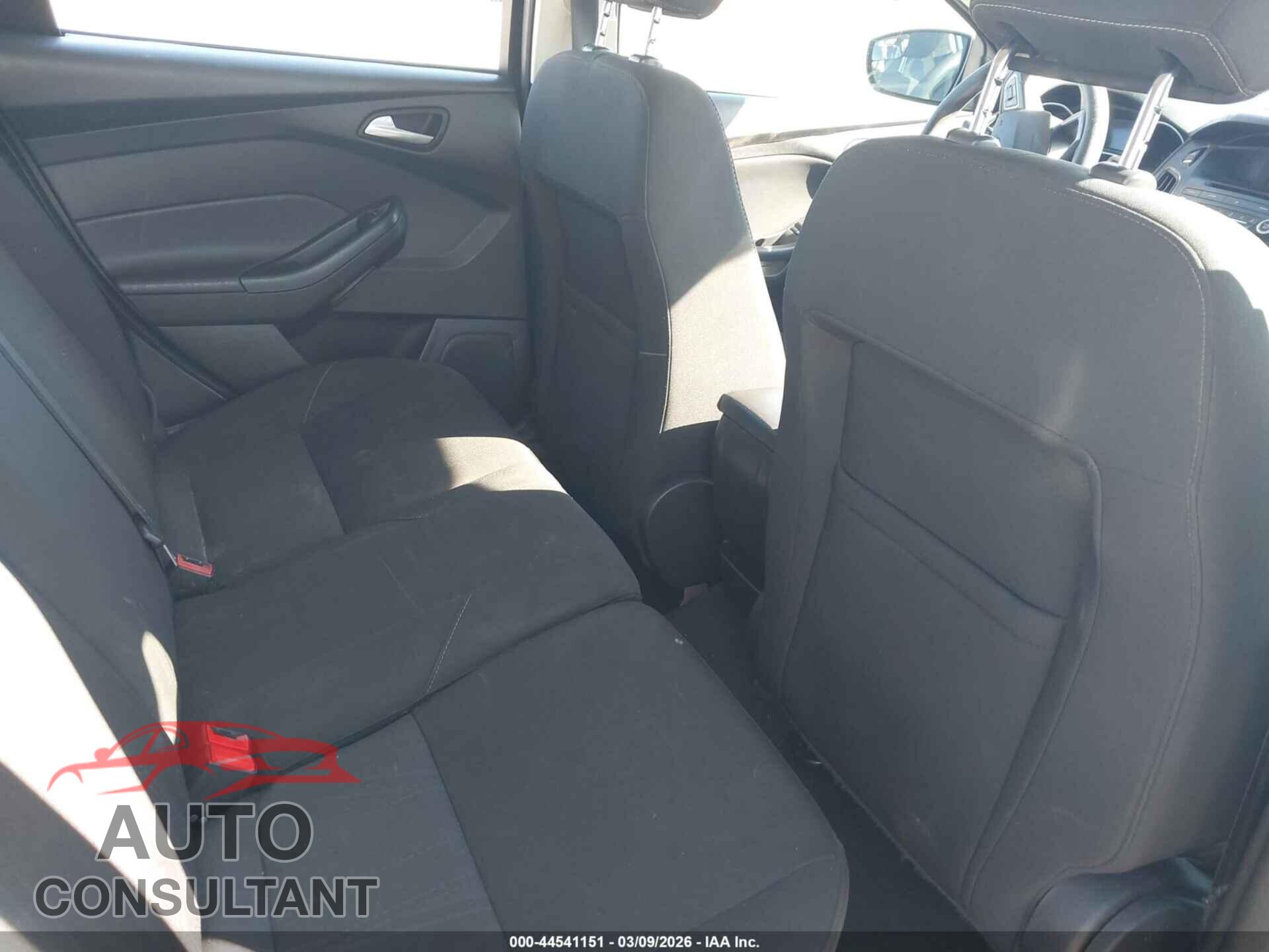 FORD FOCUS 2017 - 1FADP3K23HL258817