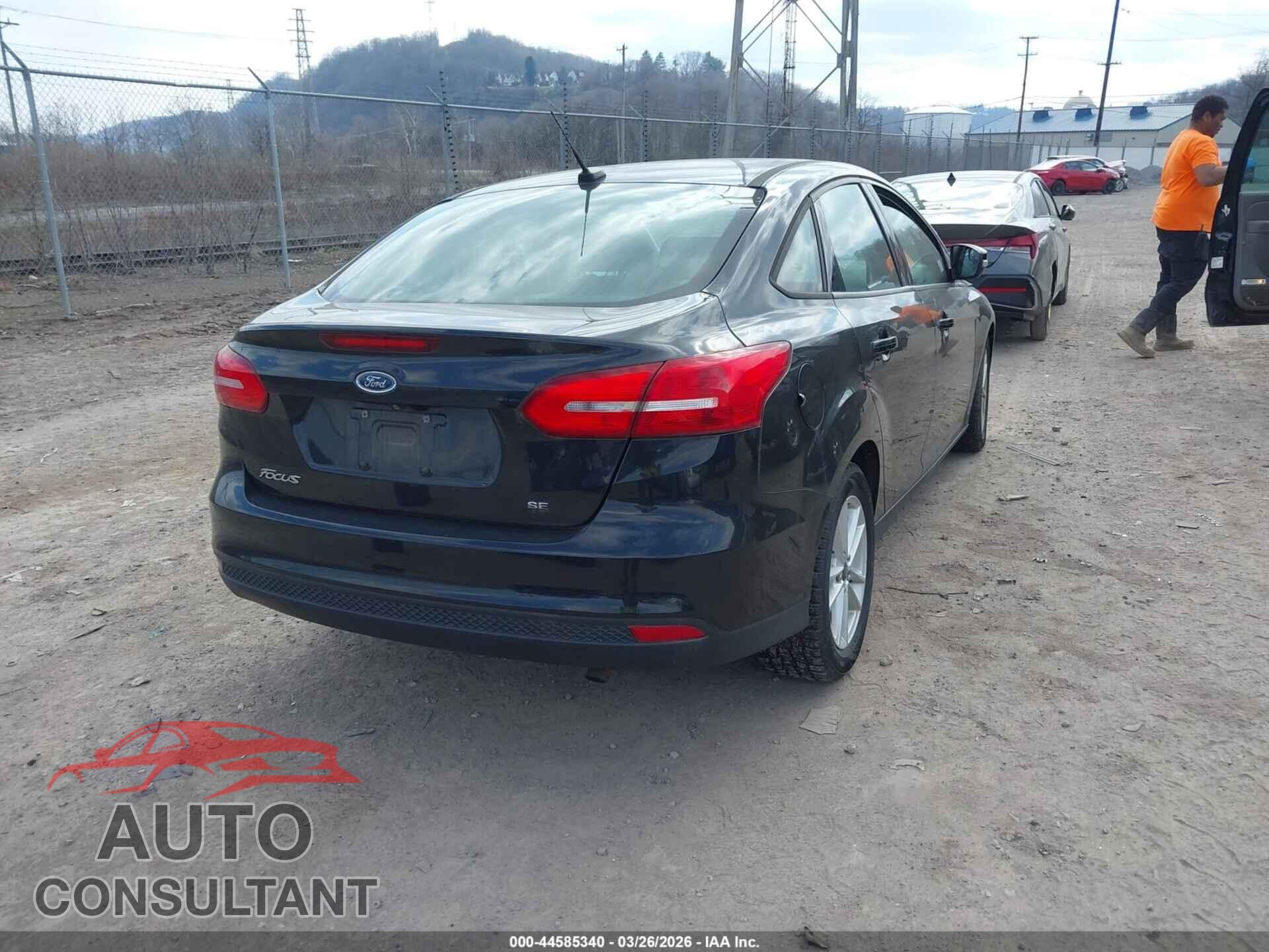FORD FOCUS 2015 - 1FADP3F21FL202852
