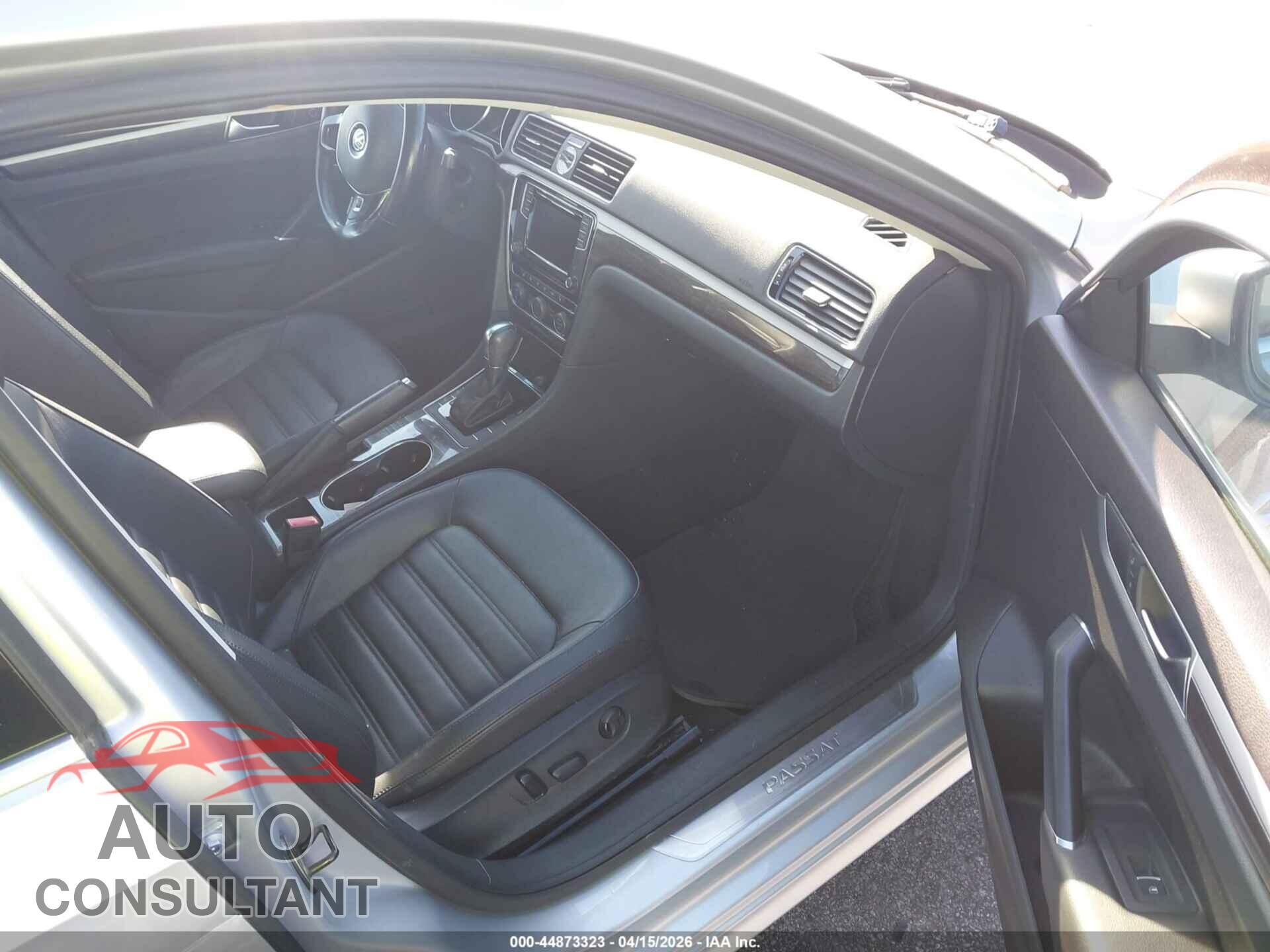 VOLKSWAGEN PASSAT 2017 - 1VWCT7A34HC003139