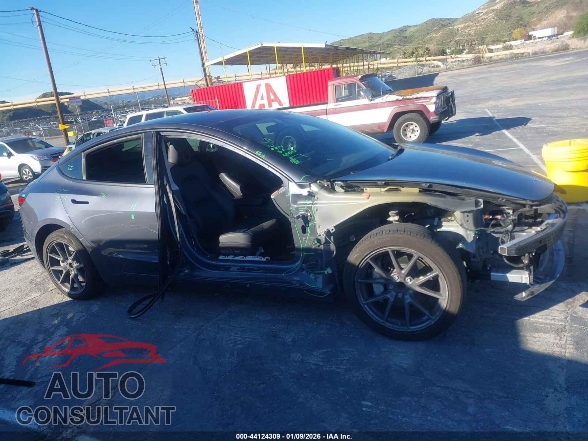 TESLA MODEL 3 2023 - 5YJ3E1EA1PF624598