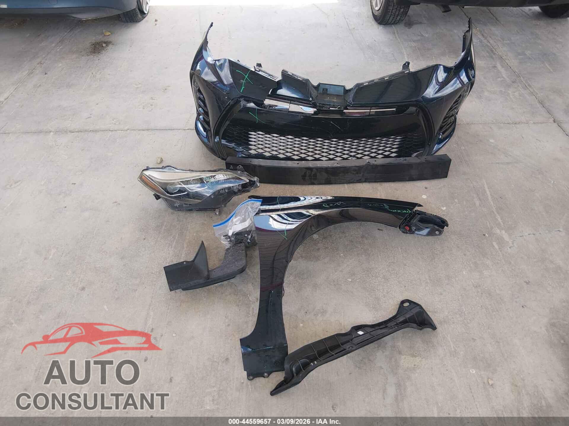TOYOTA COROLLA 2017 - 2T1BURHEXHC886413