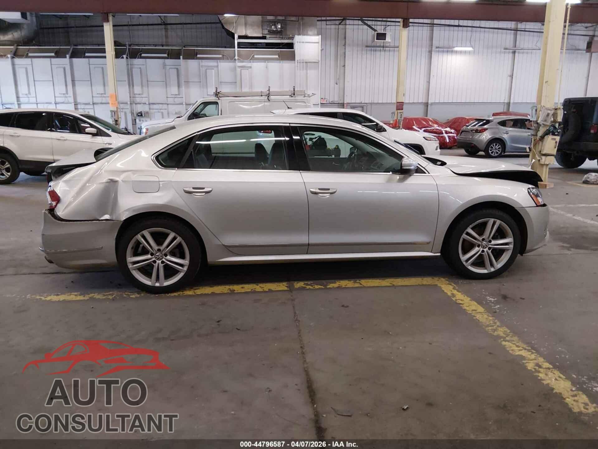 VOLKSWAGEN PASSAT 2013 - 1VWCM7A31DC082552