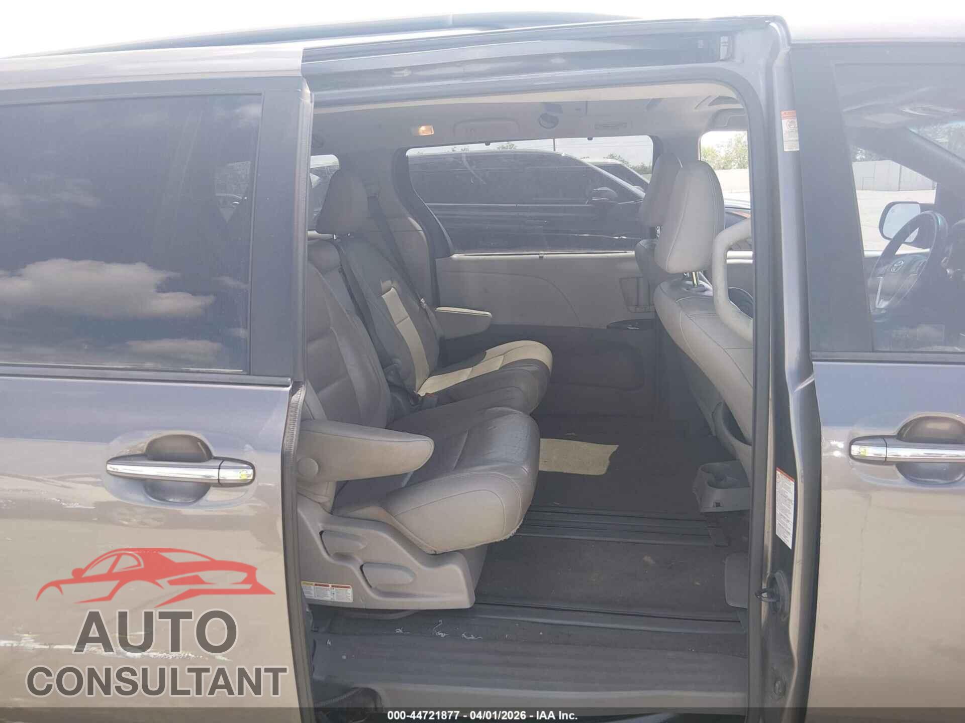 TOYOTA SIENNA 2017 - 5TDYZ3DC5HS799040