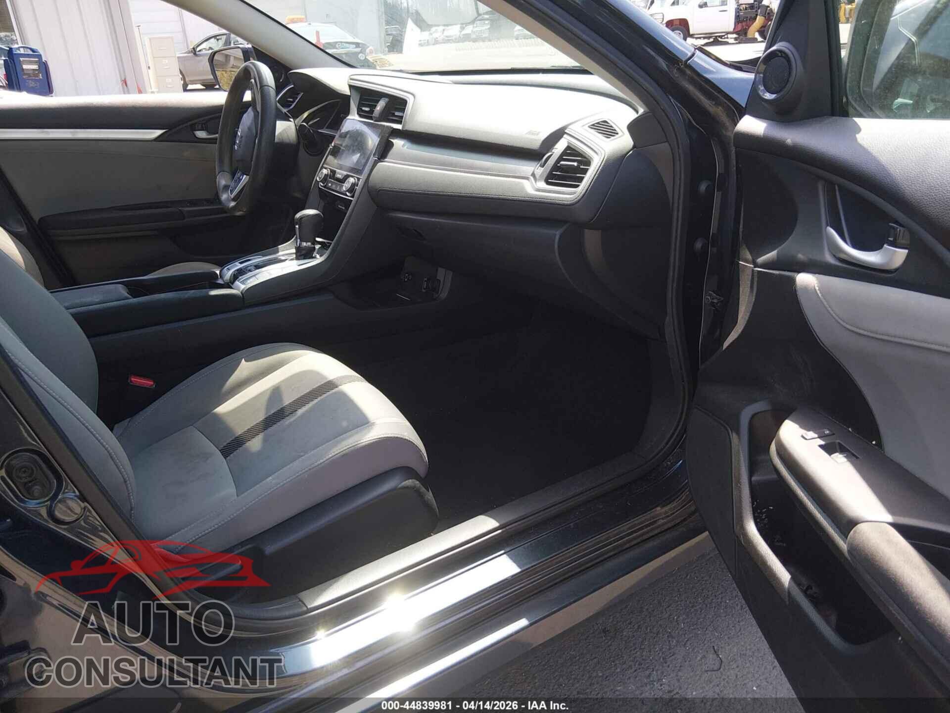 HONDA CIVIC 2017 - 2HGFC2F84HH545119