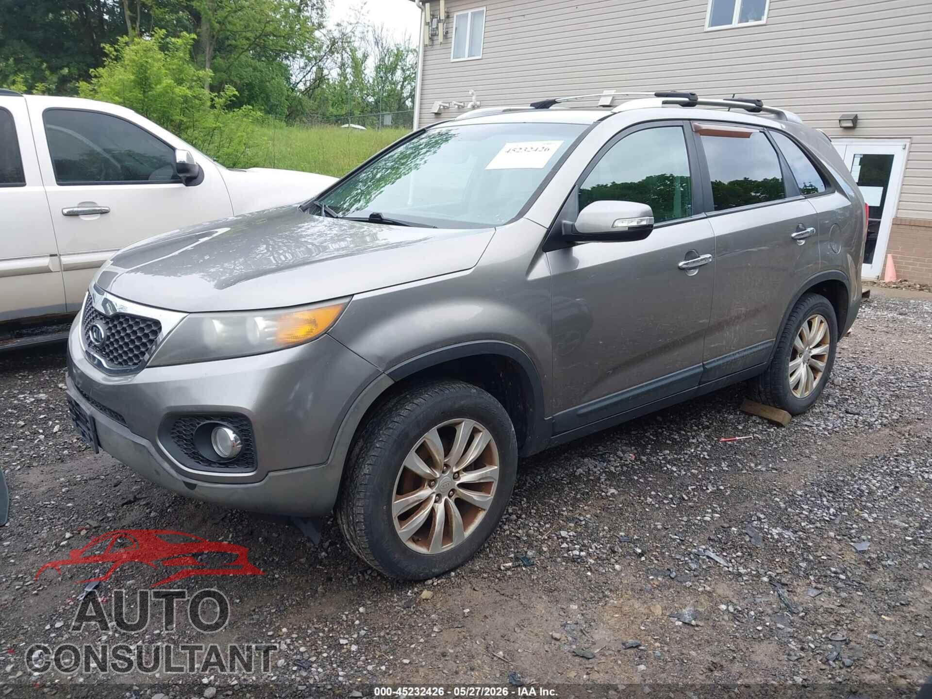 KIA SORENTO 2011 - 5XYKUDA18BG022532