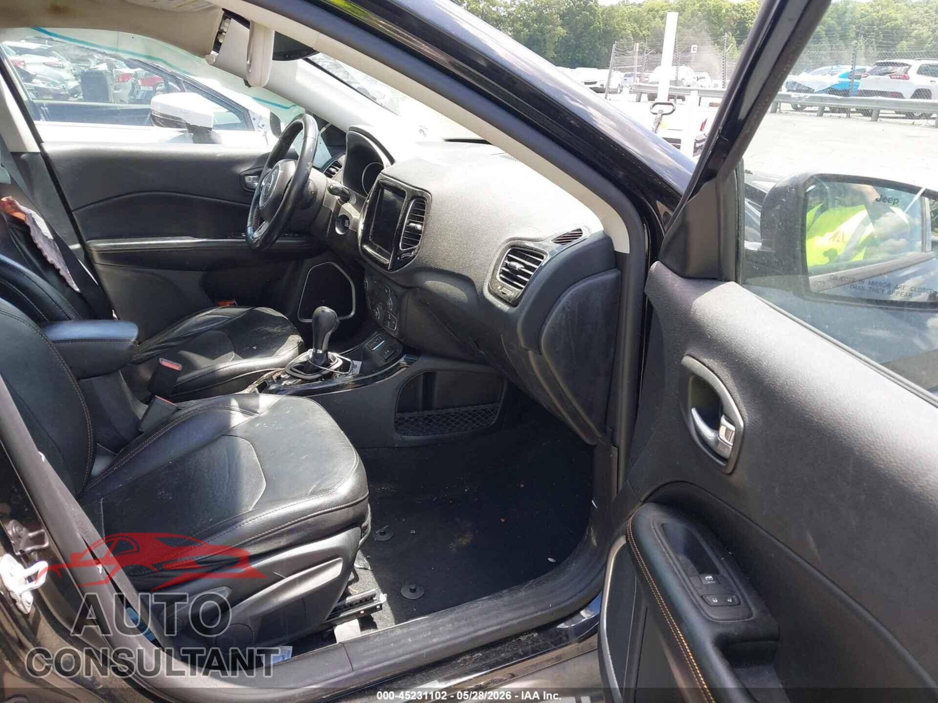 JEEP COMPASS 2020 - 3C4NJCCB4LT191835