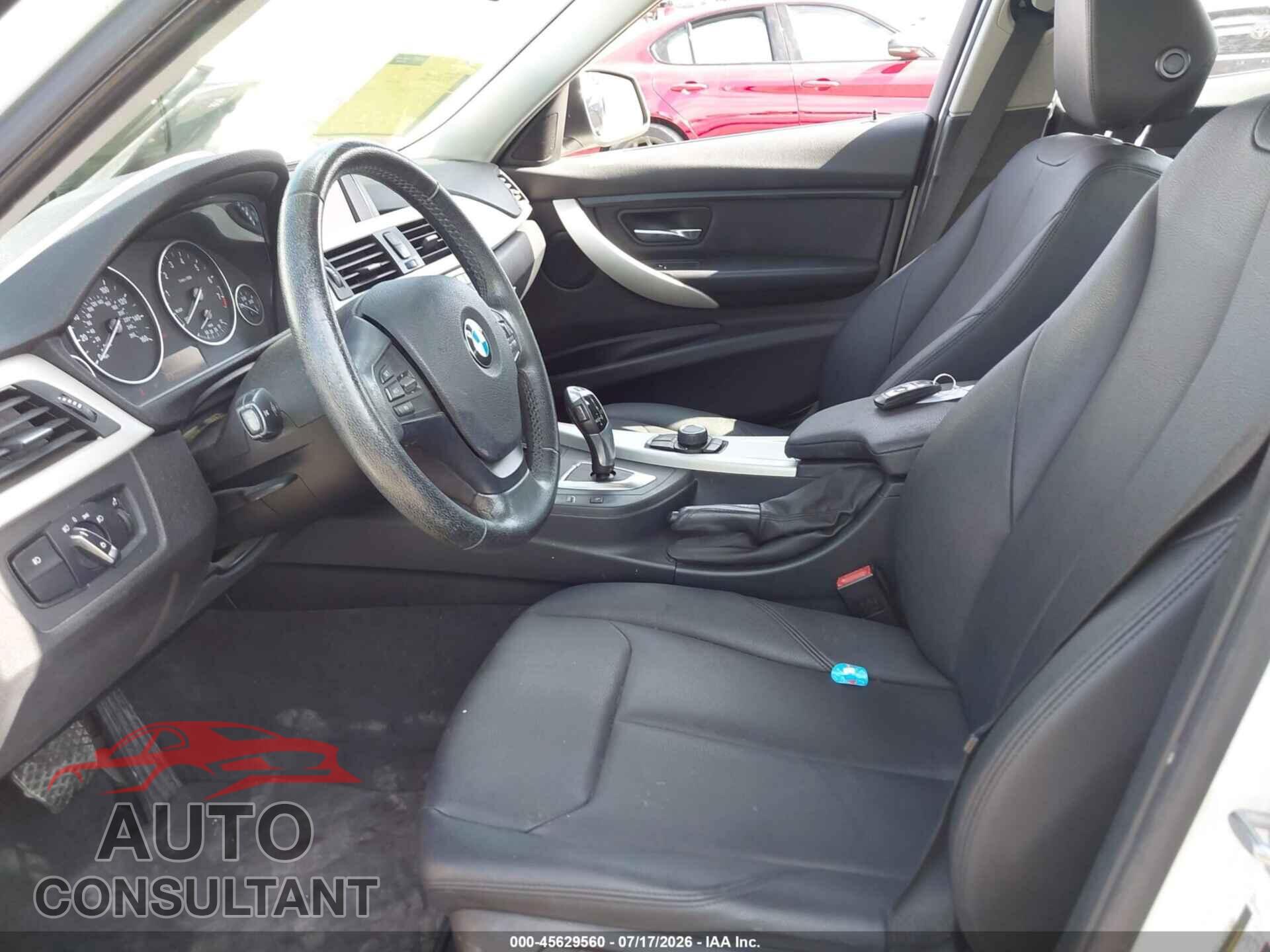 BMW 320I 2016 - WBA8E5G55GNU20284