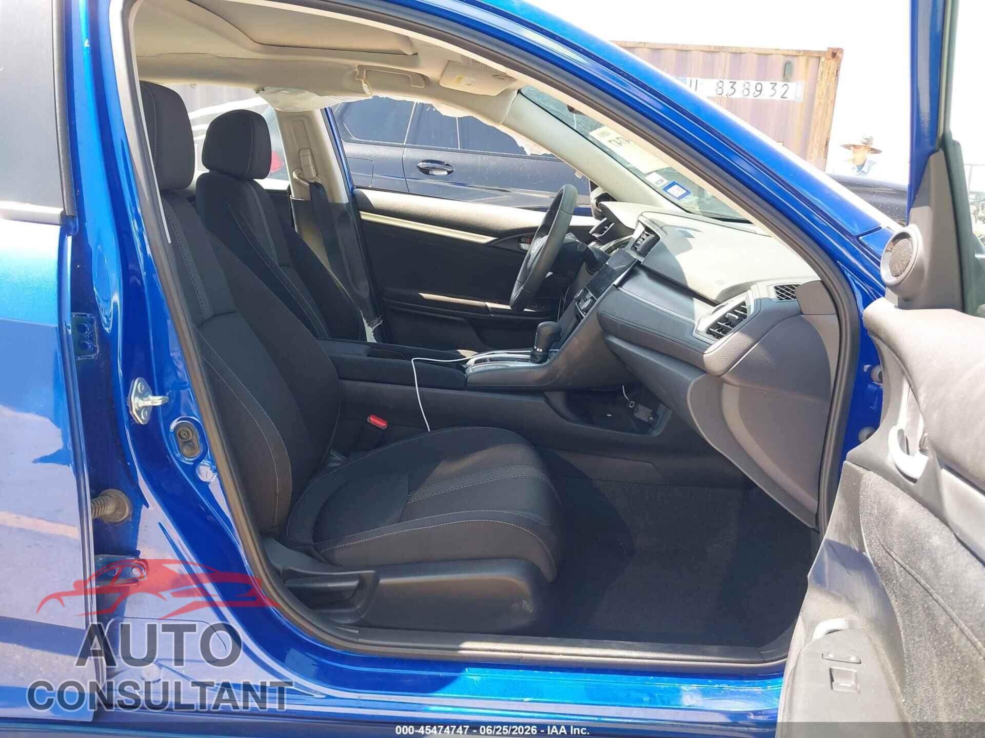 HONDA CIVIC 2018 - 2HGFC2F77JH603981