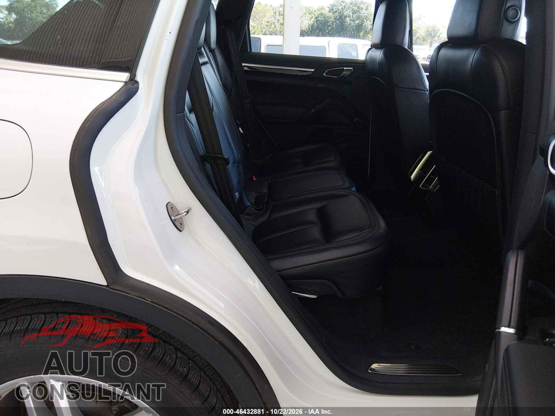 PORSCHE CAYENNE 2018 - WP1AA2A20JKA00940
