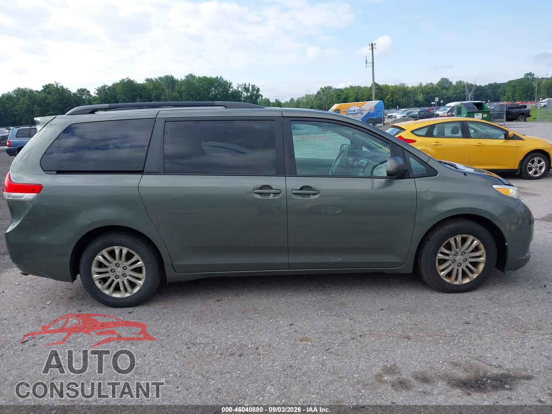 TOYOTA SIENNA 2011 - 5TDYK3DC8BS064452