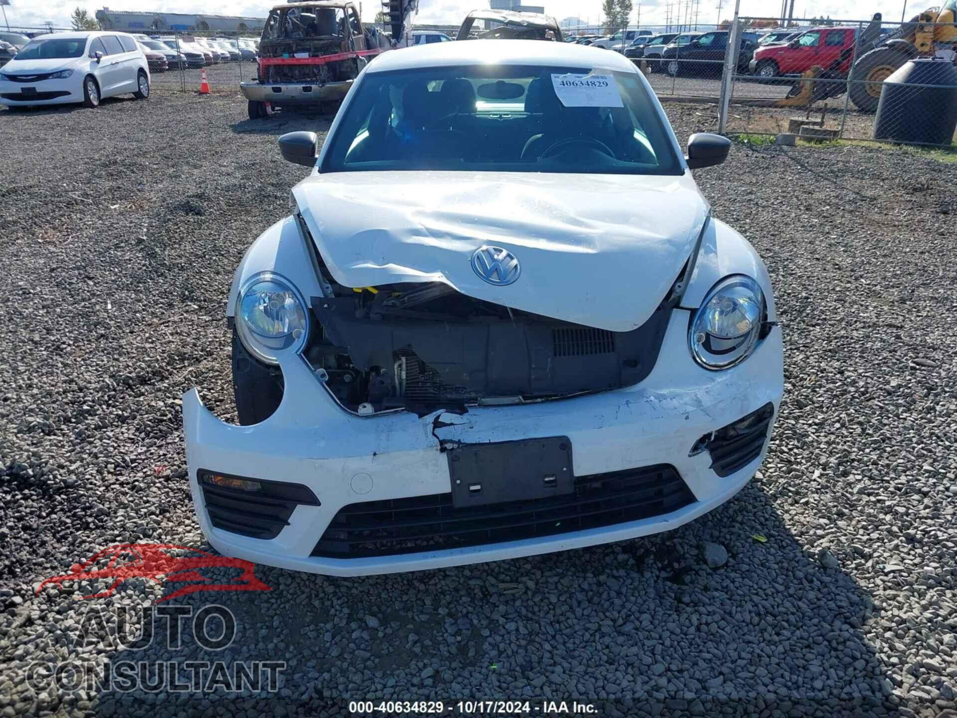 VOLKSWAGEN BEETLE 2018 - 3VWFD7AT5JM707378