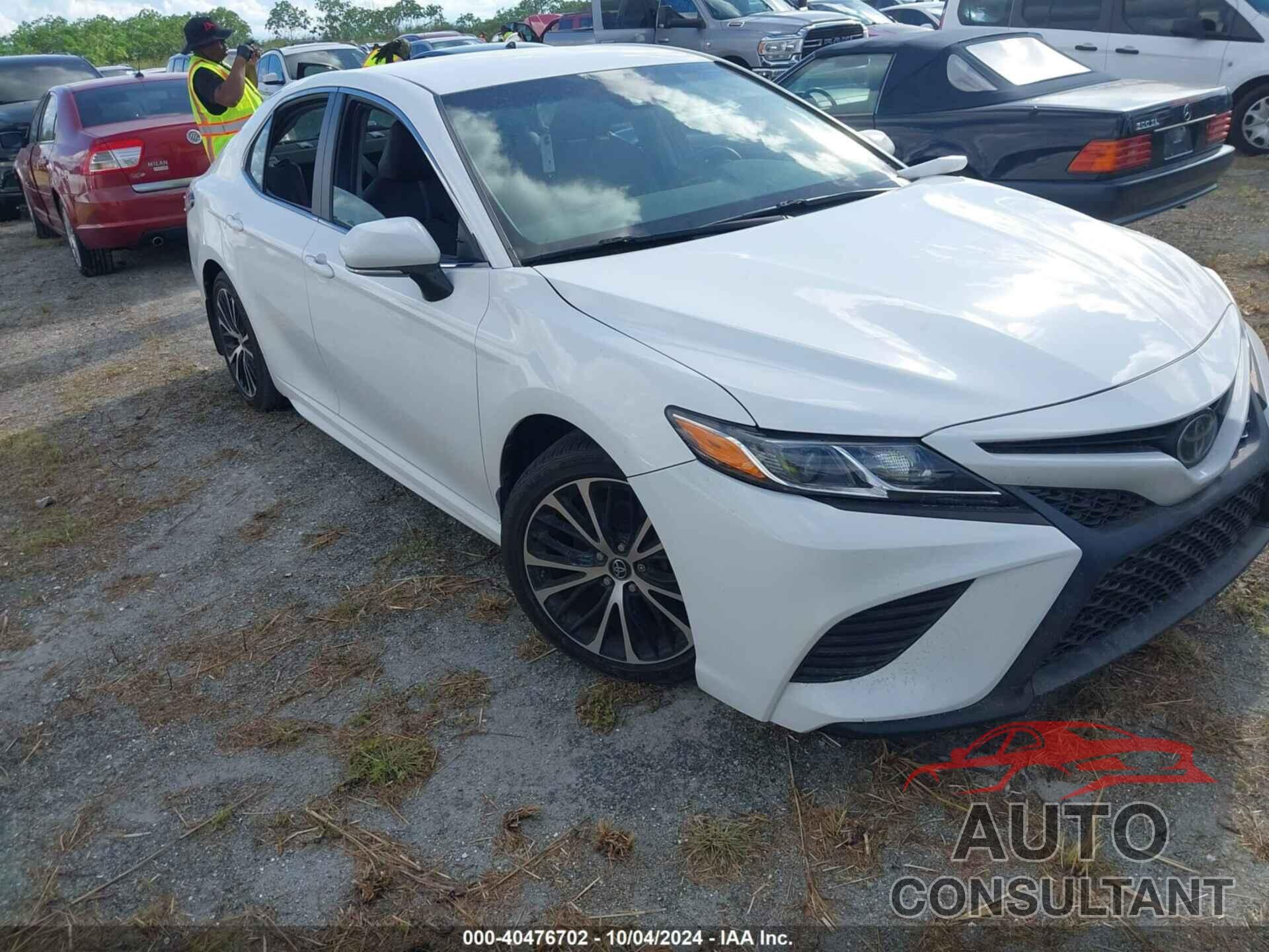TOYOTA CAMRY 2018 - 4T1B11HK7JU529288
