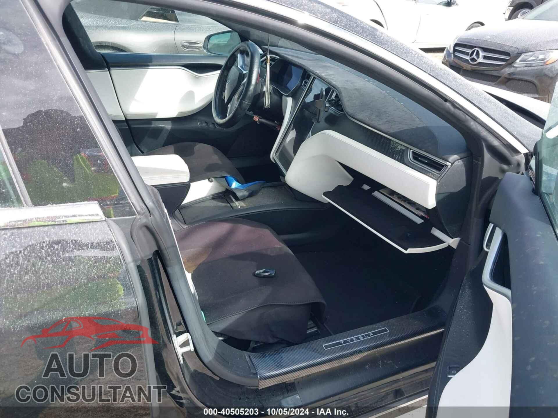 TESLA MODEL S 2017 - 5YJSA1E10HF202931