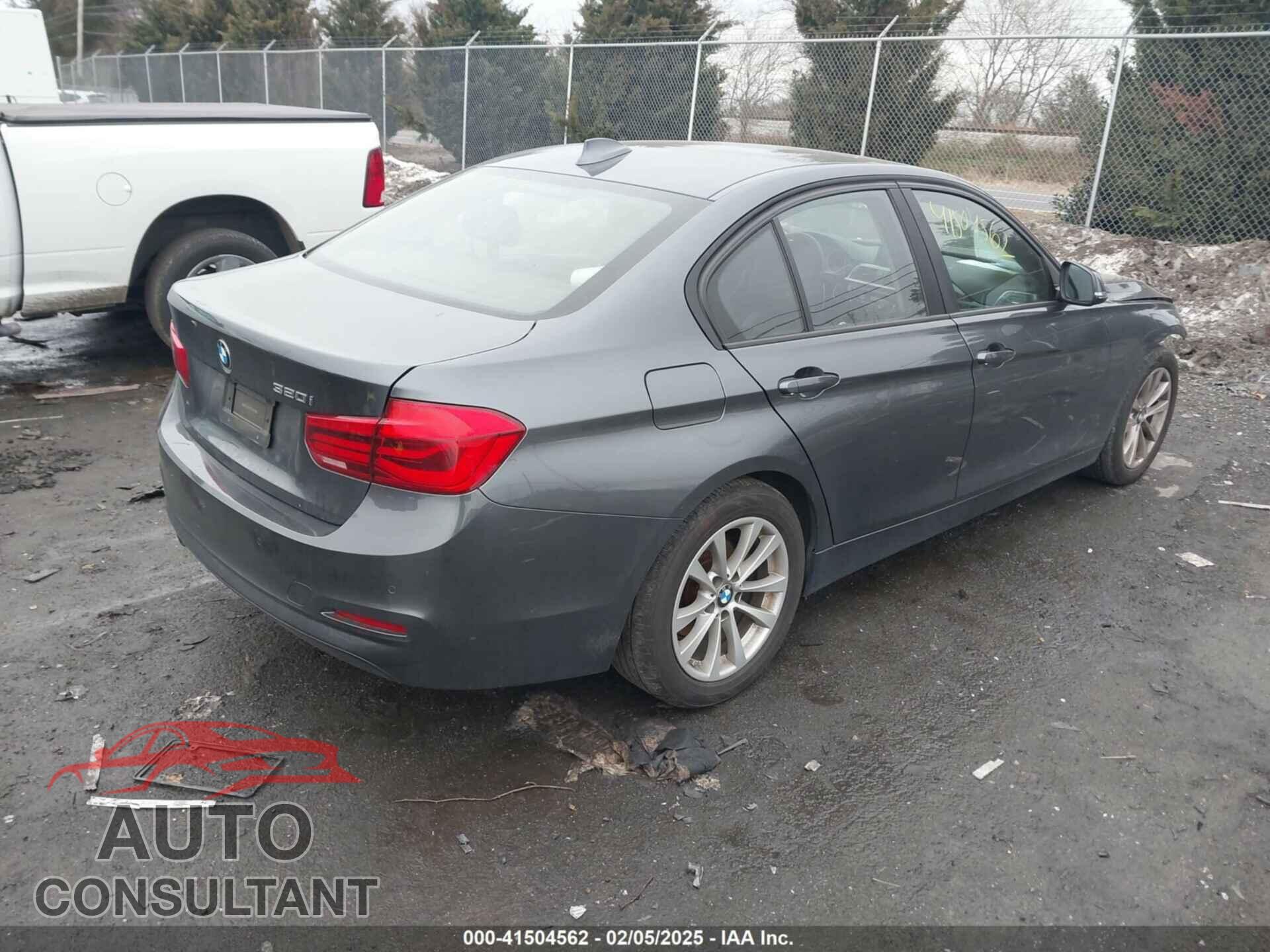 BMW 320I 2016 - WBA8E1G58GNU11779
