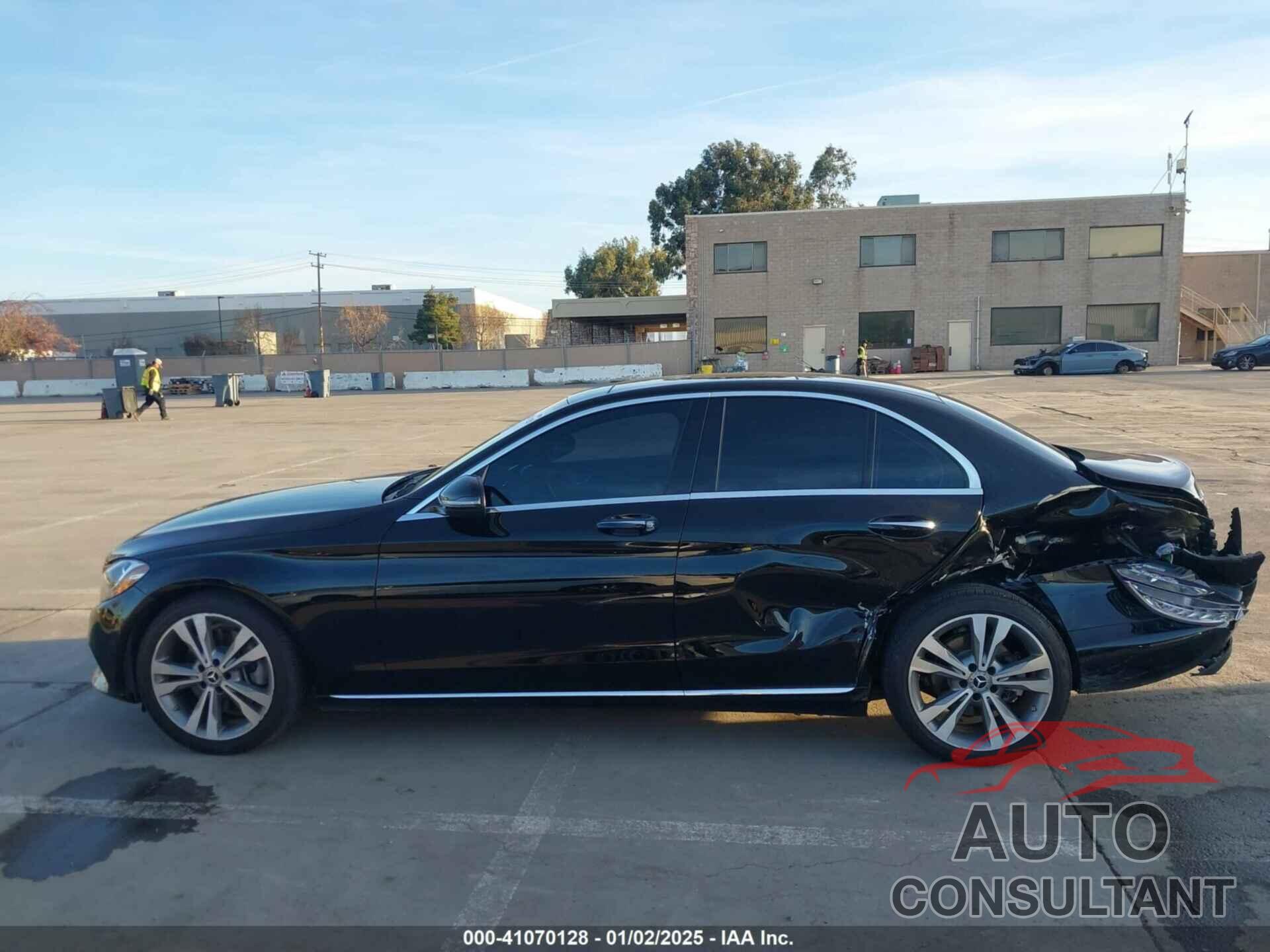 MERCEDES-BENZ C 300 2018 - 55SWF4JB7JU235626